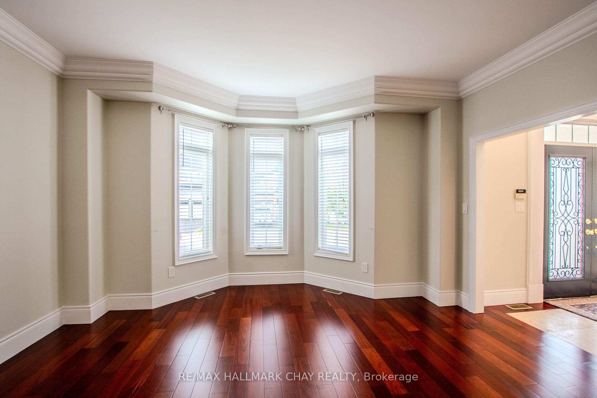 Photo 7 of 104 Succession Crescent, Barrie, Innis-Shore — HOMEH