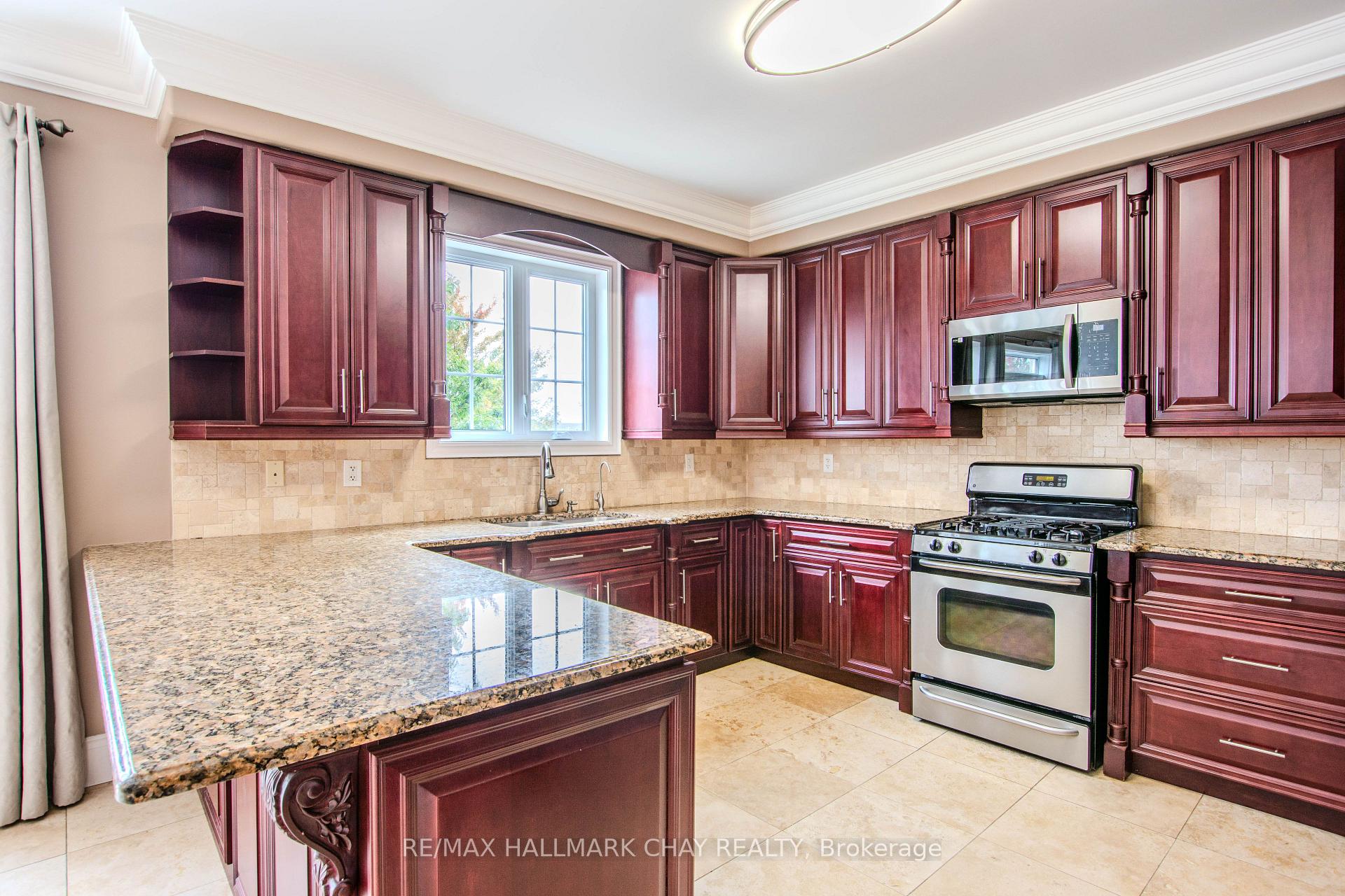 Photo 10 of 104 Succession Crescent, Barrie, Innis-Shore — HOMEH
