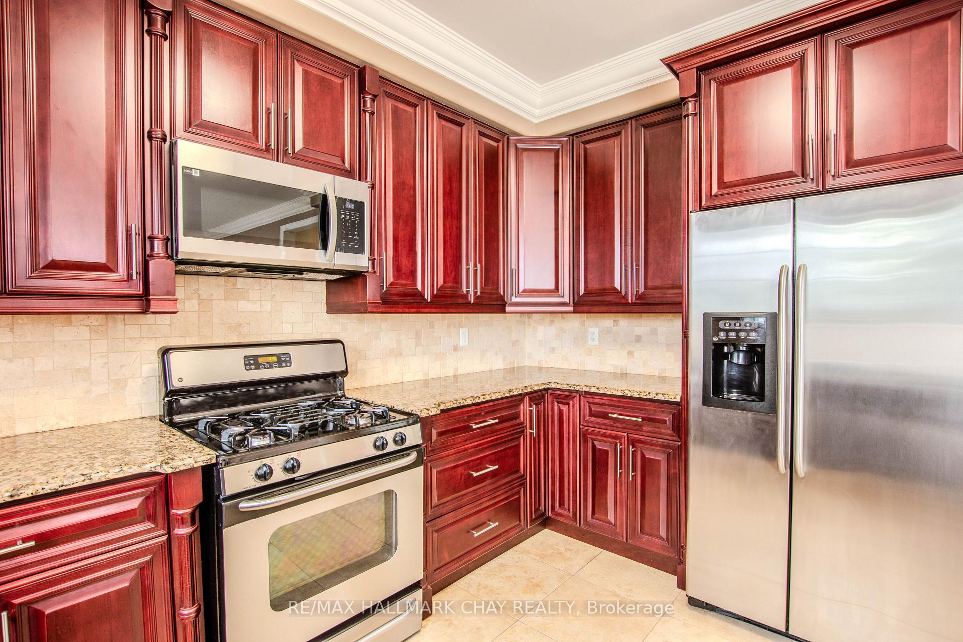 Photo 11 of 104 Succession Crescent, Barrie, Innis-Shore — HOMEH