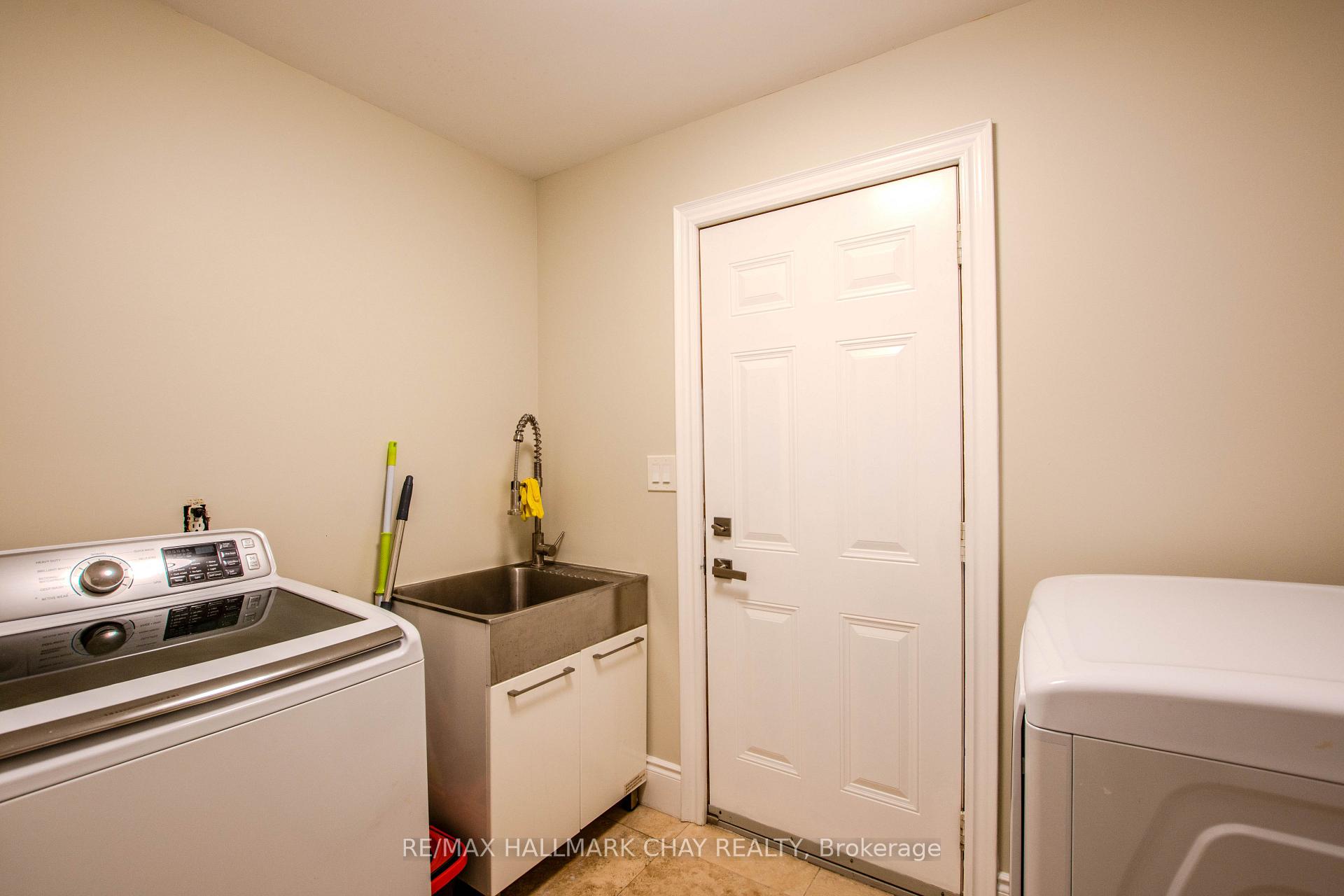 Photo 18 of 104 Succession Crescent, Barrie, Innis-Shore — HOMEH