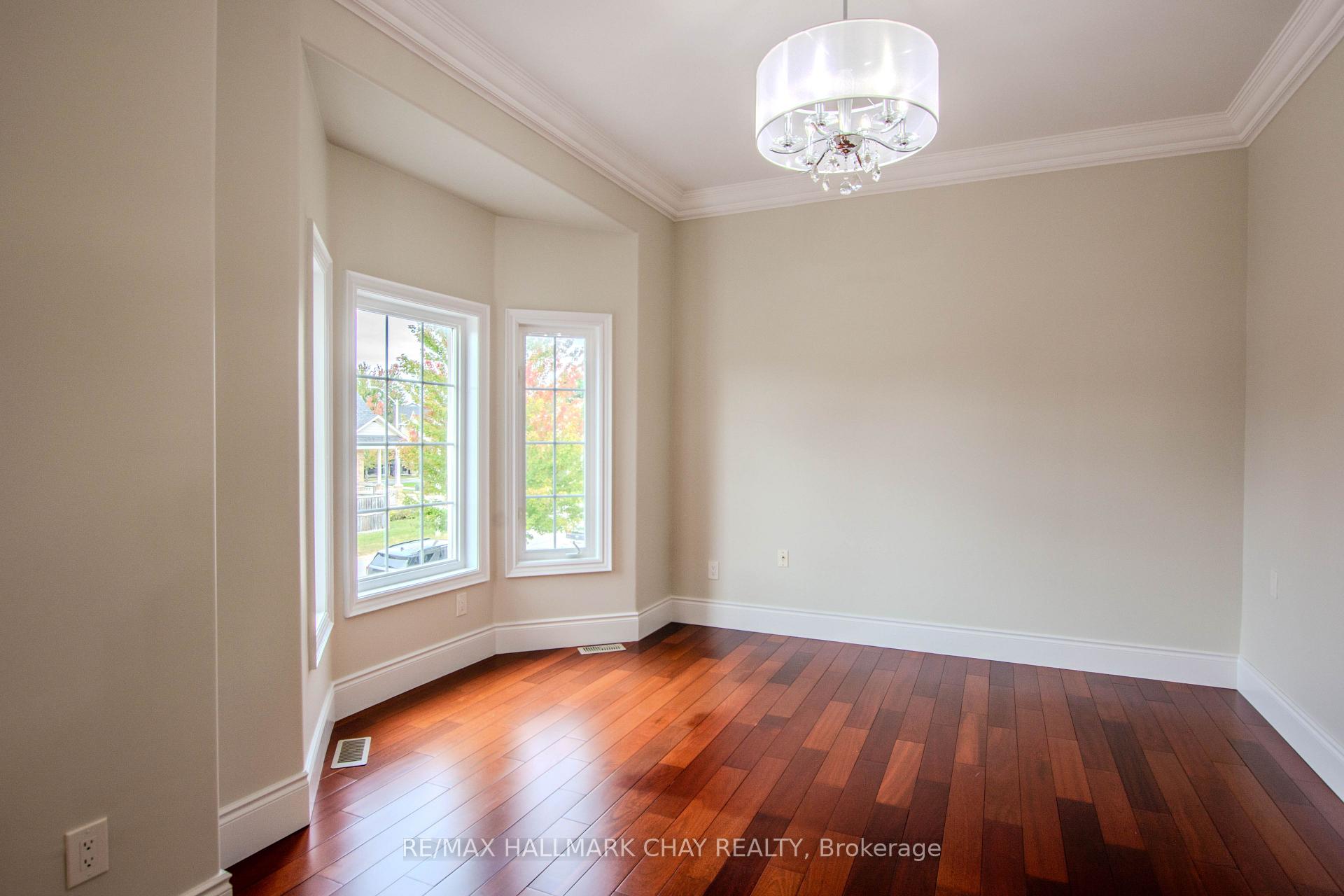 Photo 25 of 104 Succession Crescent, Barrie, Innis-Shore — HOMEH