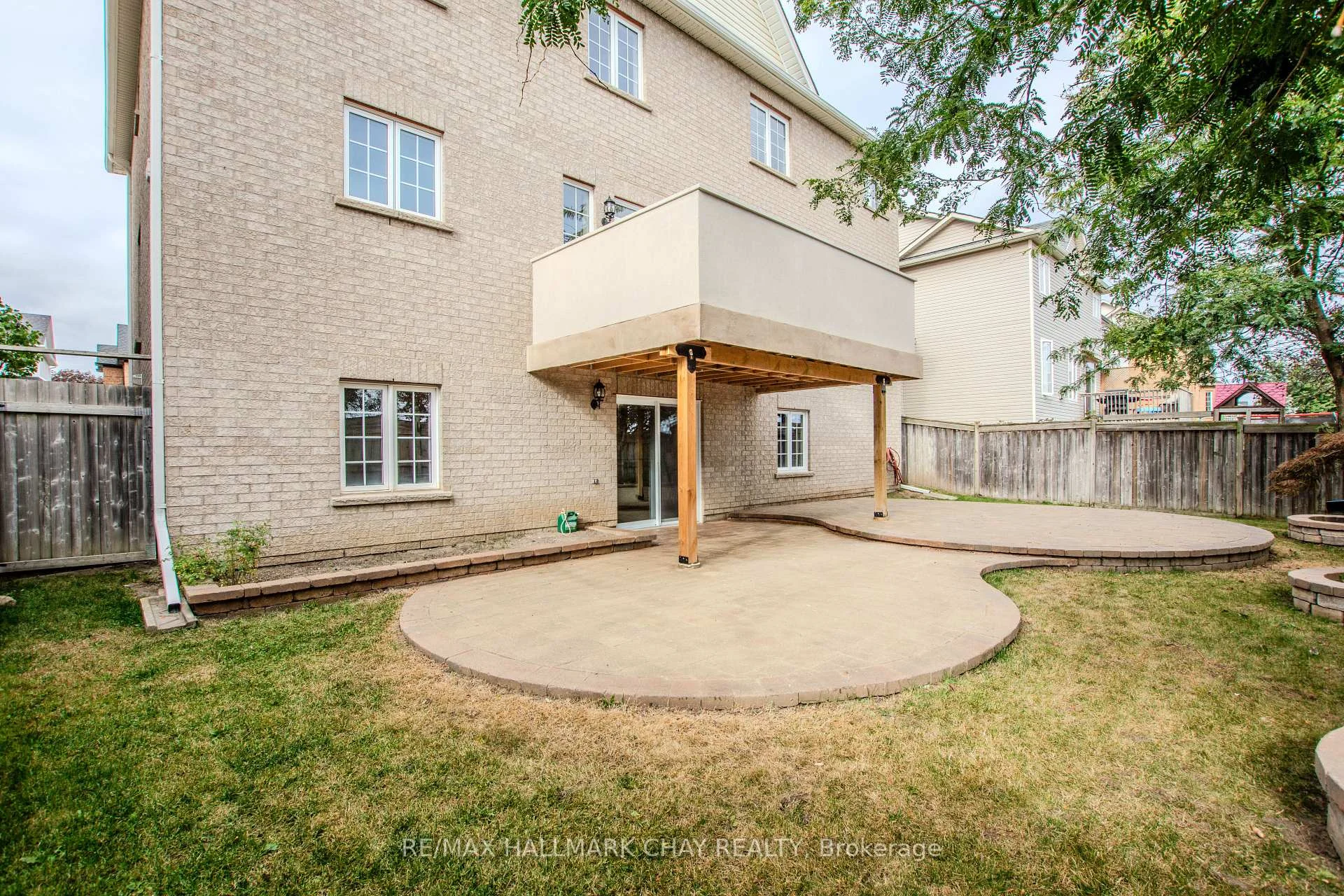 Photo 2 of 104 Succession Crescent, Barrie, Innis-Shore — HOMEH