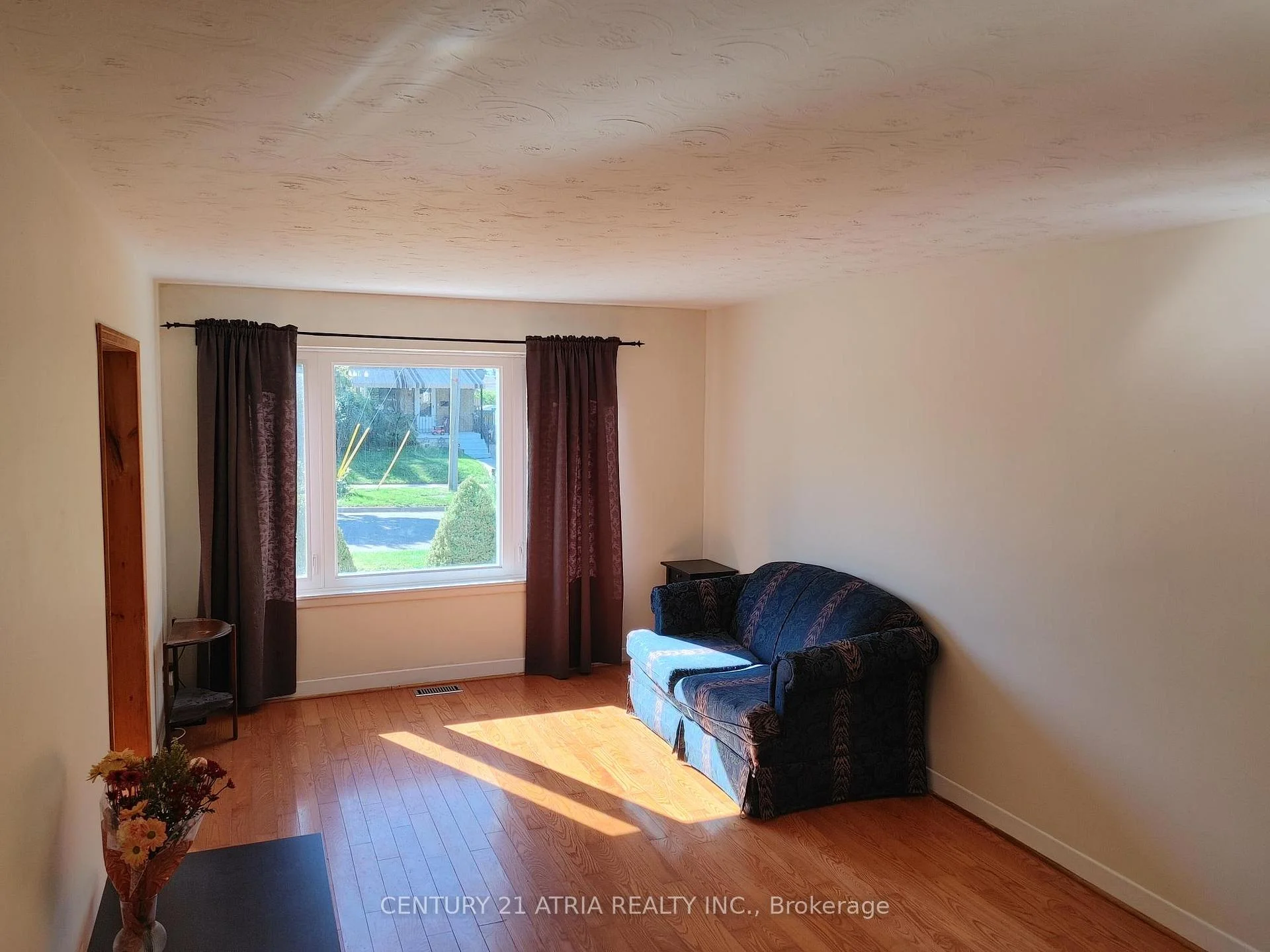 Photo 7 of 36 Chesapeake Avenue, Scarborough, Clairlea-Birchmount — HOMEH