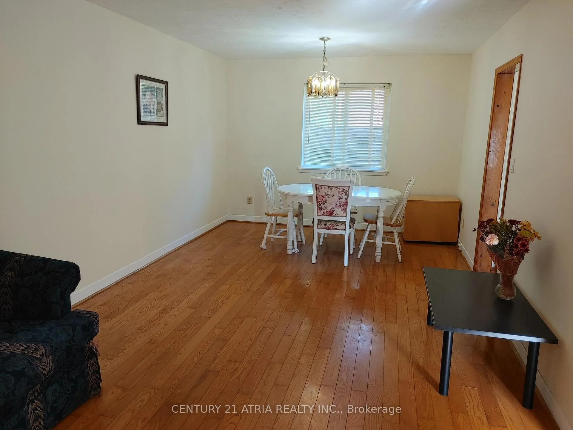 Photo 8 of 36 Chesapeake Avenue, Scarborough, Clairlea-Birchmount — HOMEH
