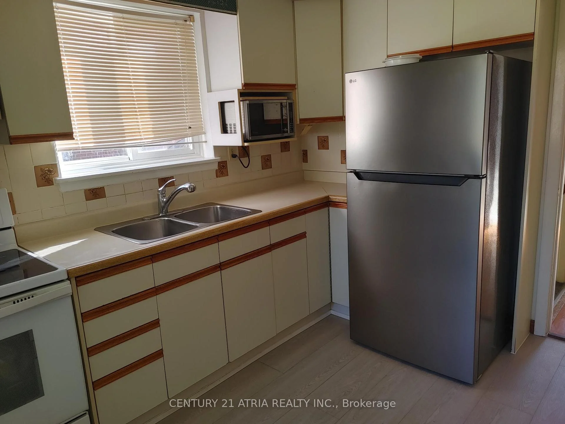 Photo 10 of 36 Chesapeake Avenue, Scarborough, Clairlea-Birchmount — HOMEH