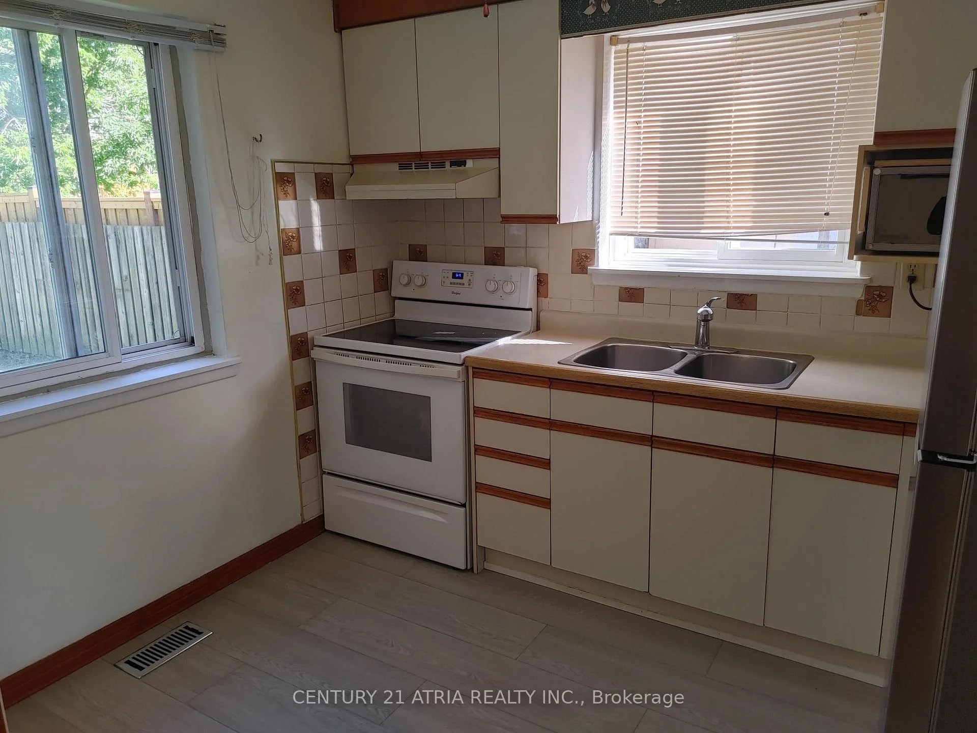 Photo 11 of 36 Chesapeake Avenue, Scarborough, Clairlea-Birchmount — HOMEH
