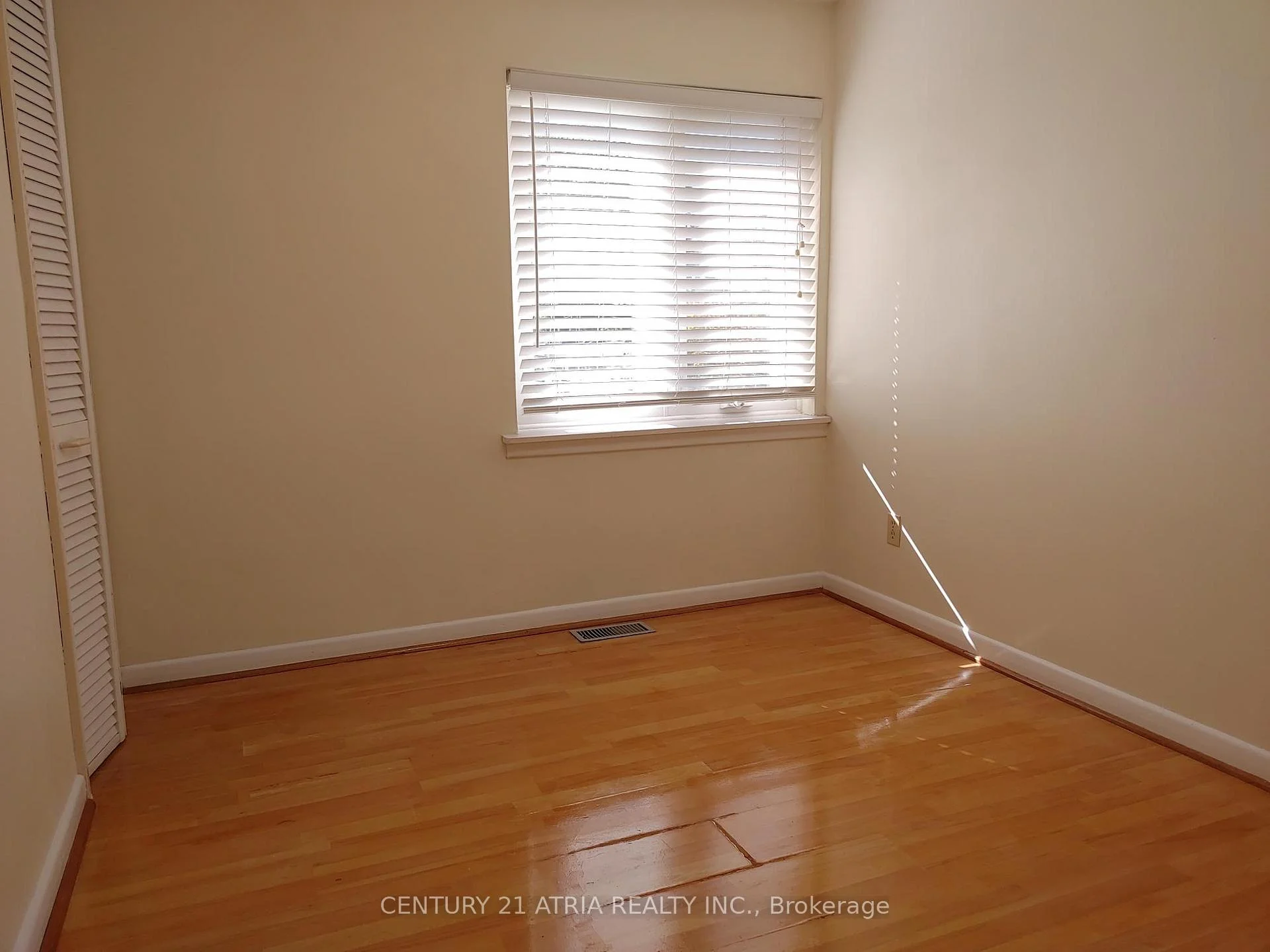 Photo 16 of 36 Chesapeake Avenue, Scarborough, Clairlea-Birchmount — HOMEH
