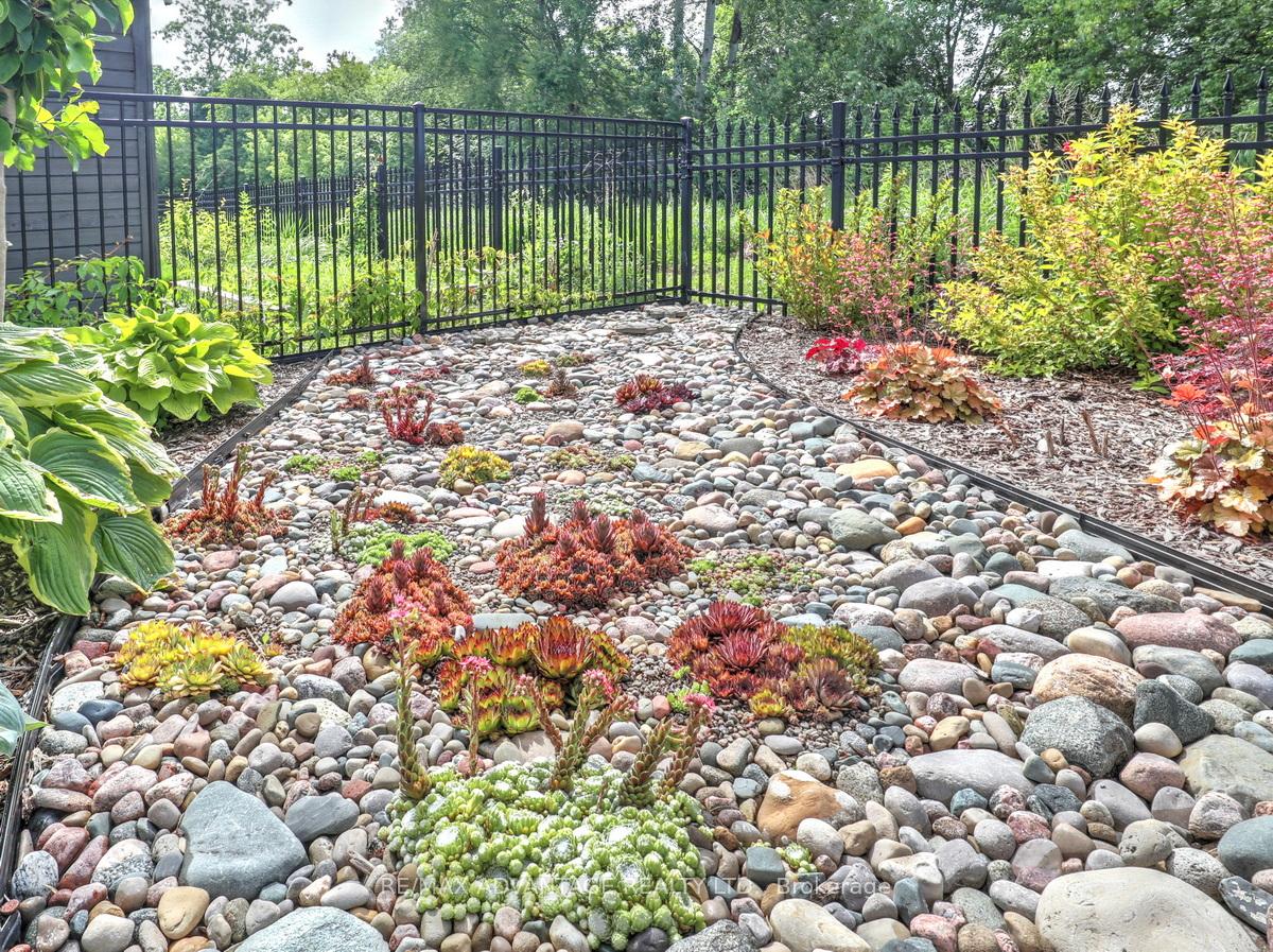 Photo 5 of 240 Edgewater Boulevard, Middlesex Centre, Kilworth — HOMEH