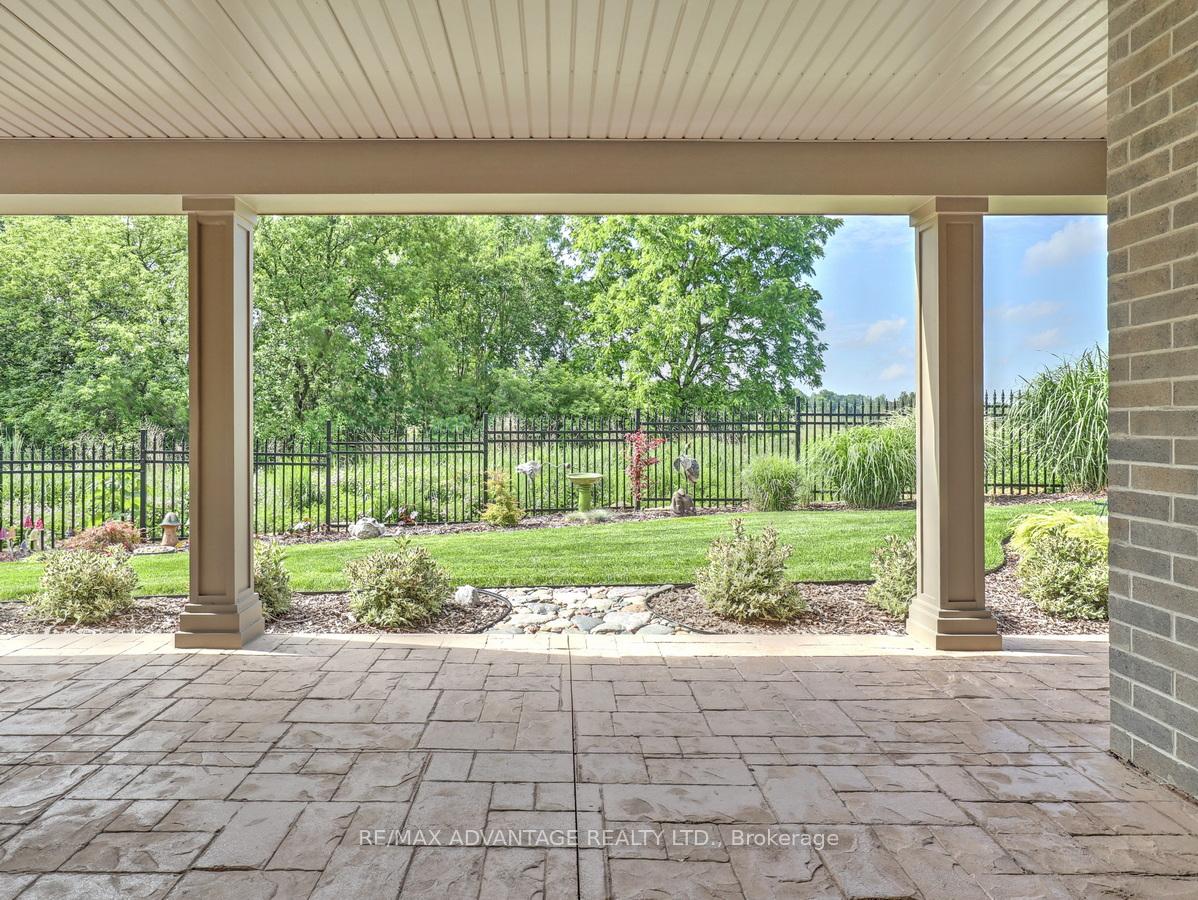 Photo 6 of 240 Edgewater Boulevard, Middlesex Centre, Kilworth — HOMEH