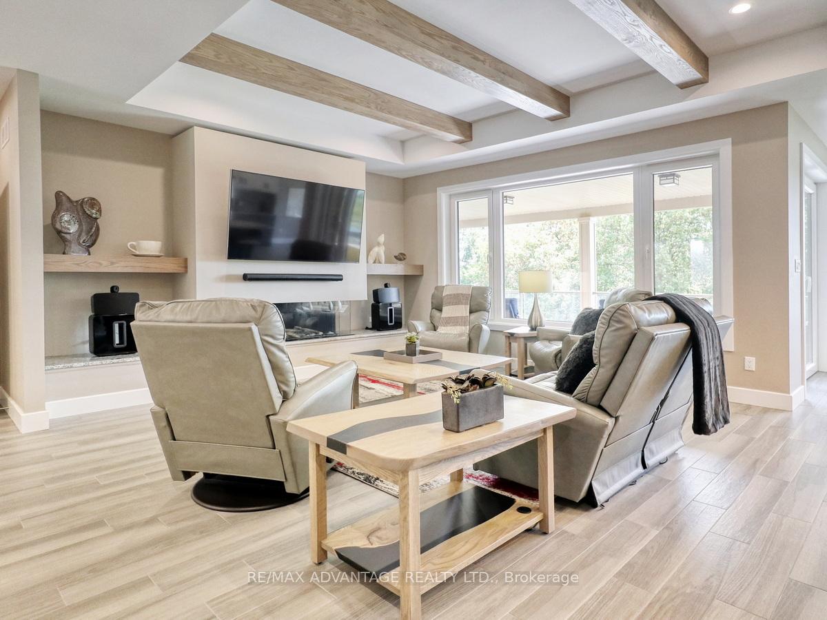 Photo 10 of 240 Edgewater Boulevard, Middlesex Centre, Kilworth — HOMEH