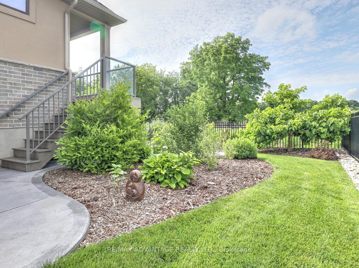 Photo 44 of 240 Edgewater Boulevard, Middlesex Centre, Kilworth — HOMEH