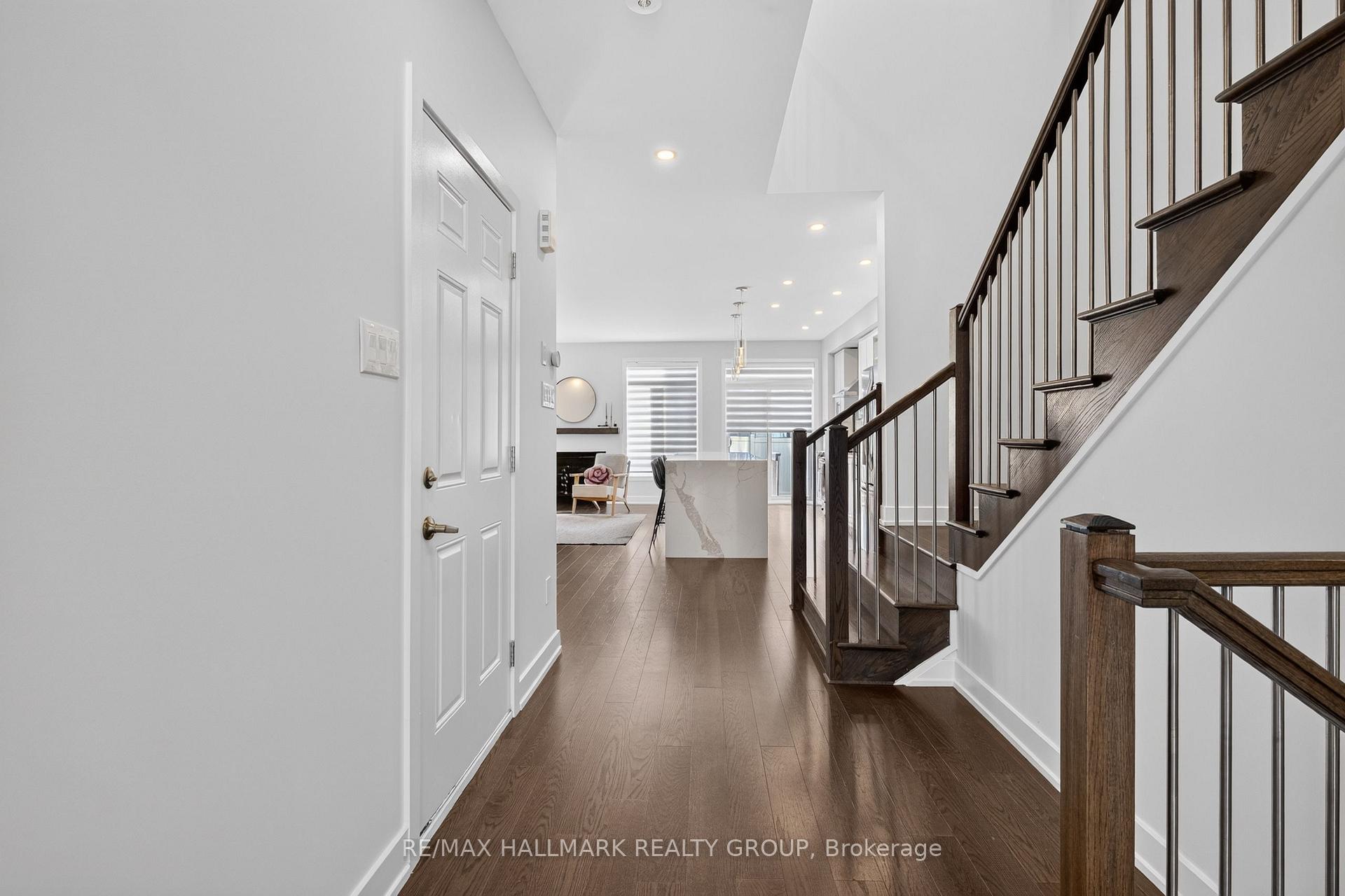 Photo 5 of 1033 Hydrangea Avenue, Ottawa, Riverside South/Gloucester Glen — HOMEH