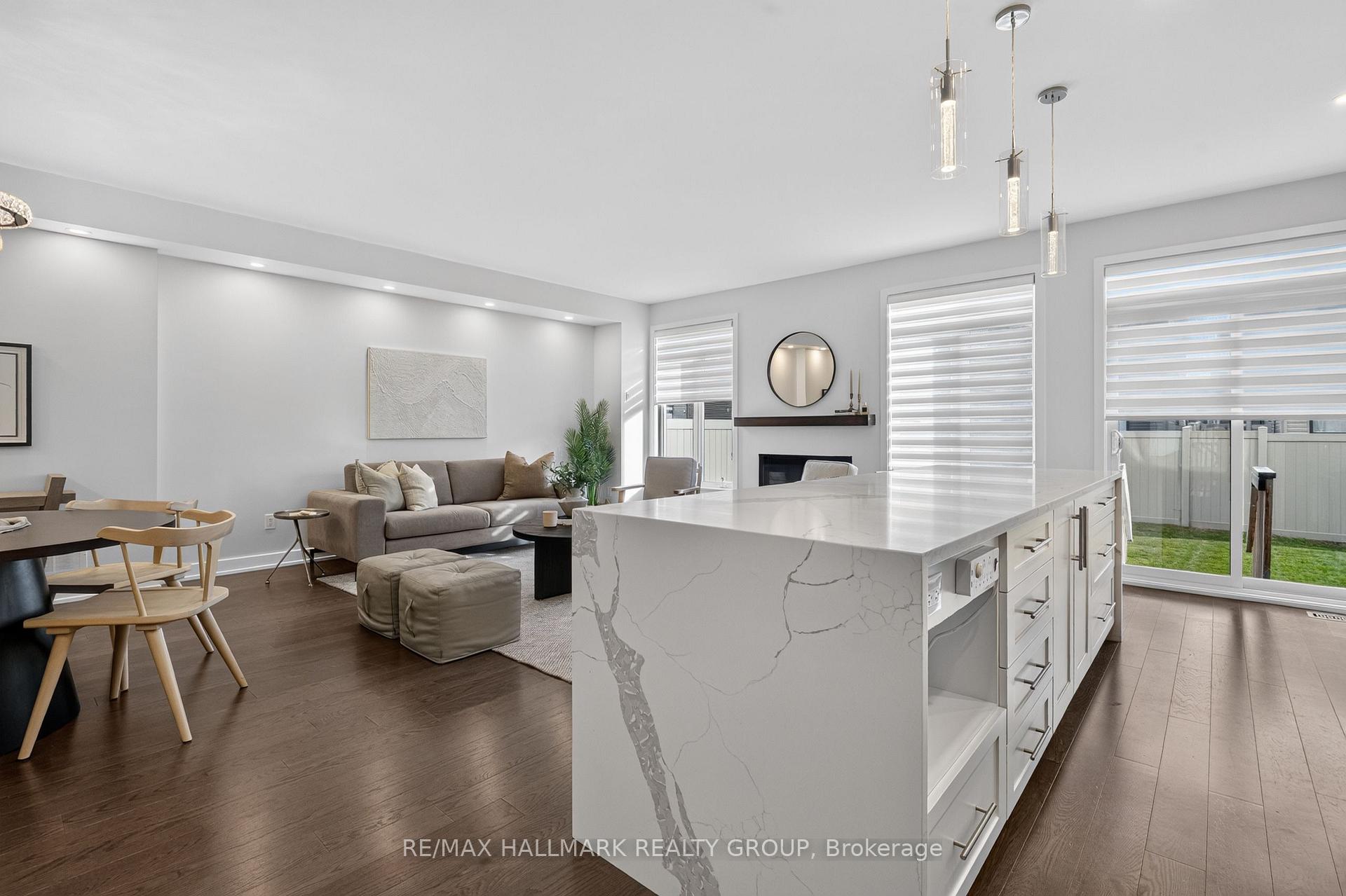 Photo 9 of 1033 Hydrangea Avenue, Ottawa, Riverside South/Gloucester Glen — HOMEH