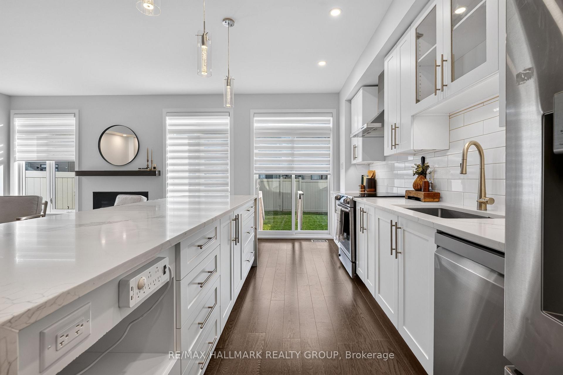 Photo 10 of 1033 Hydrangea Avenue, Ottawa, Riverside South/Gloucester Glen — HOMEH
