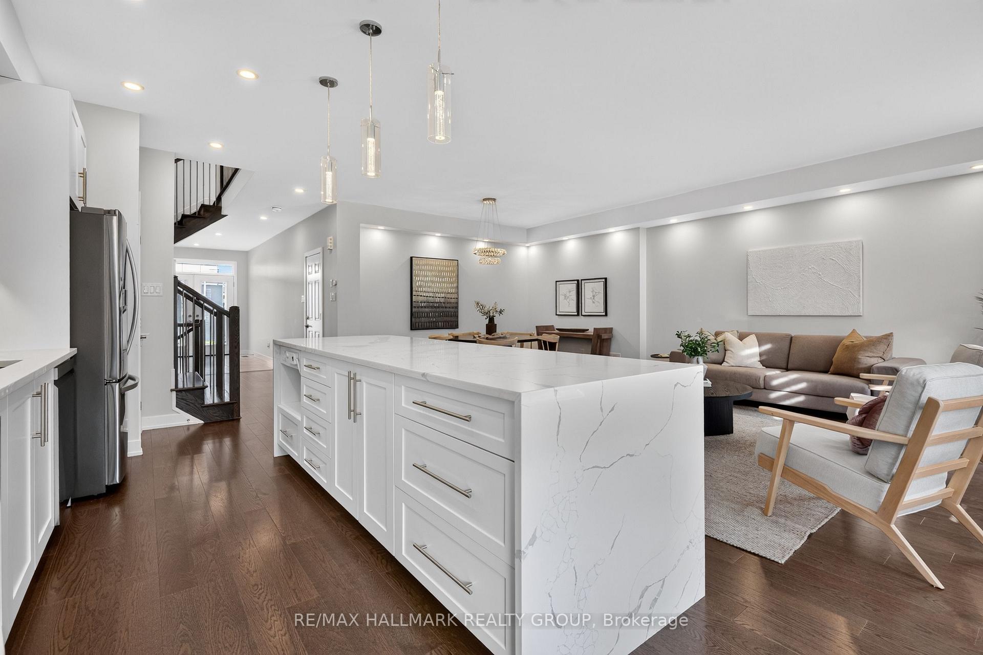 Photo 12 of 1033 Hydrangea Avenue, Ottawa, Riverside South/Gloucester Glen — HOMEH