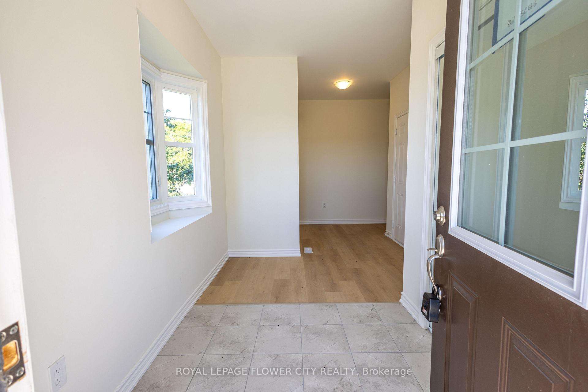 Photo 4 of 16 Ravenscraig Place, Innisfil, Cookstown — HOMEH