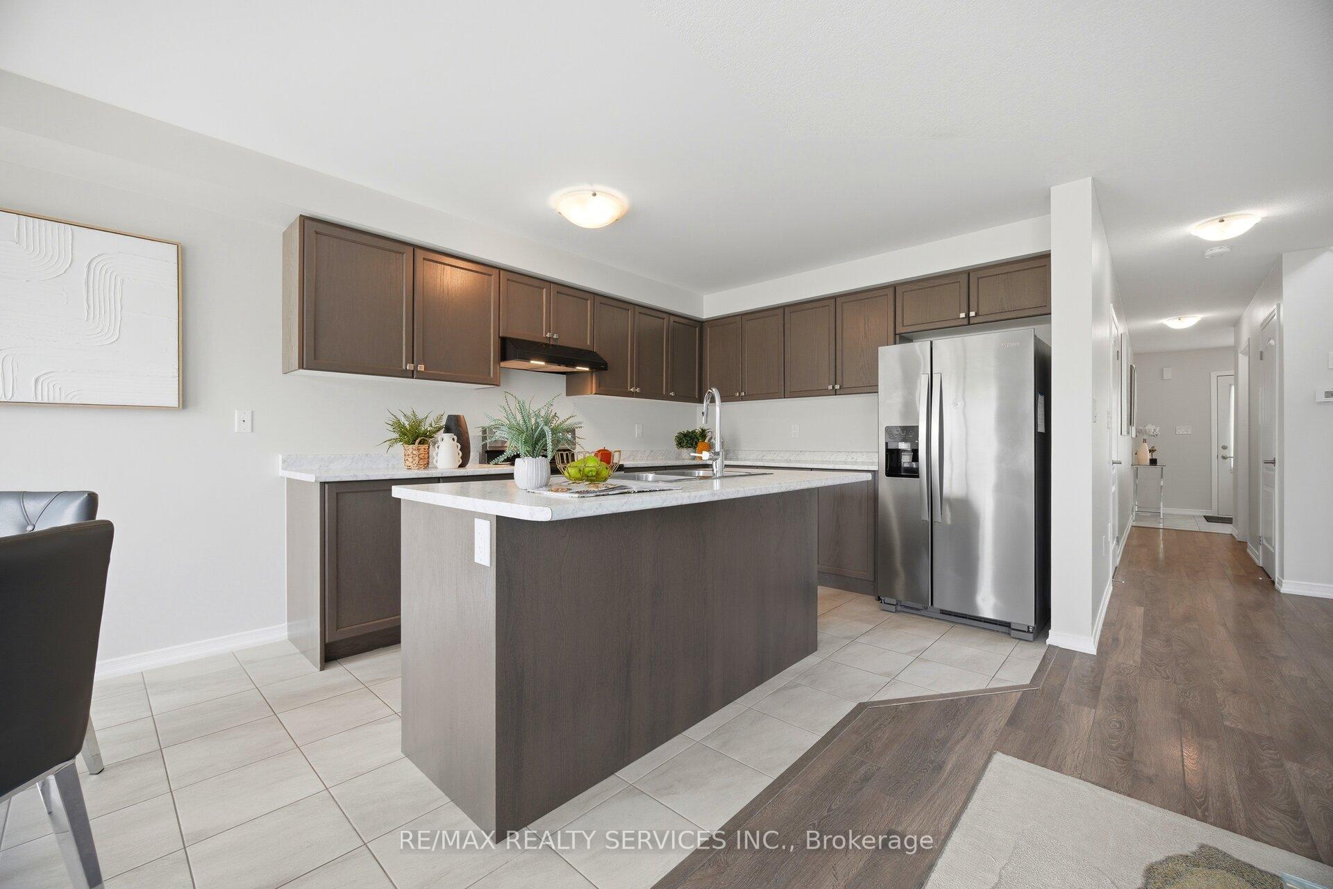 Photo 9 of 250 Esther Crescent, Thorold, Hurricane/Merrittville — HOMEH