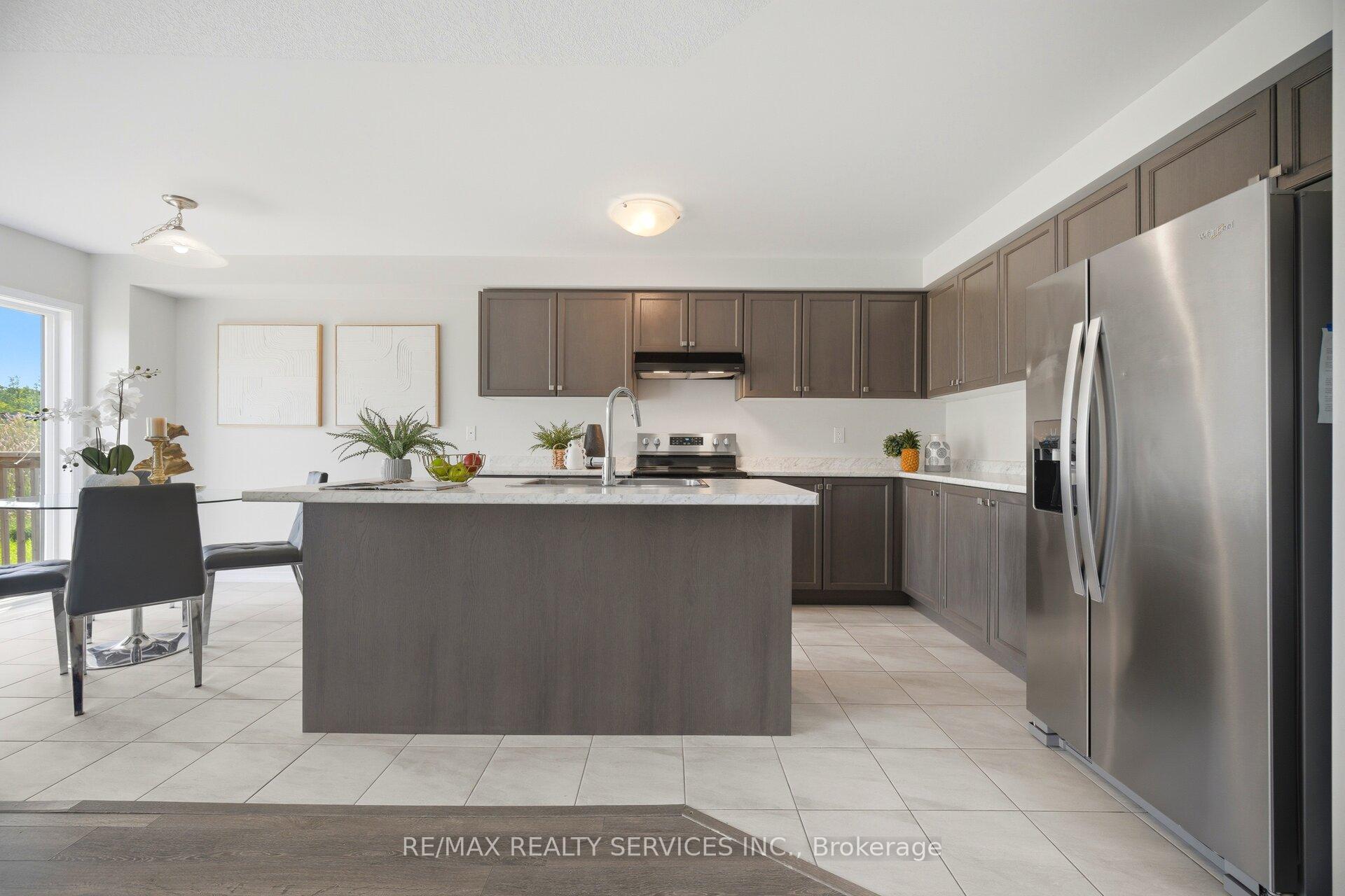 Photo 10 of 250 Esther Crescent, Thorold, Hurricane/Merrittville — HOMEH