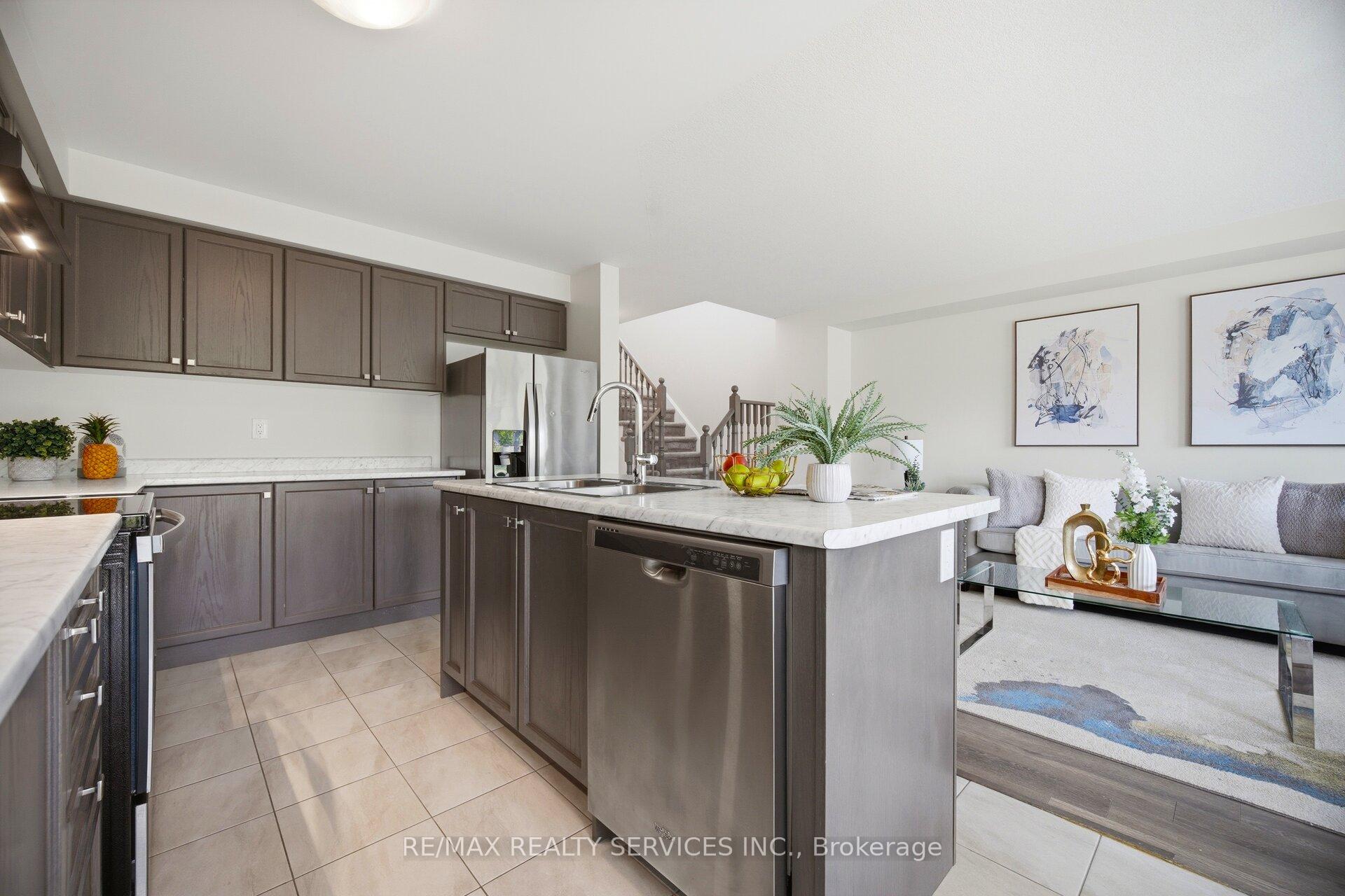 Photo 12 of 250 Esther Crescent, Thorold, Hurricane/Merrittville — HOMEH