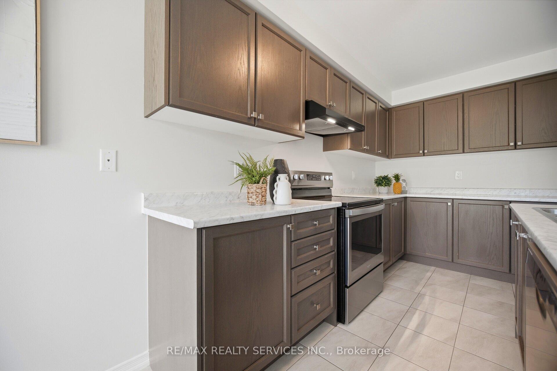 Photo 13 of 250 Esther Crescent, Thorold, Hurricane/Merrittville — HOMEH