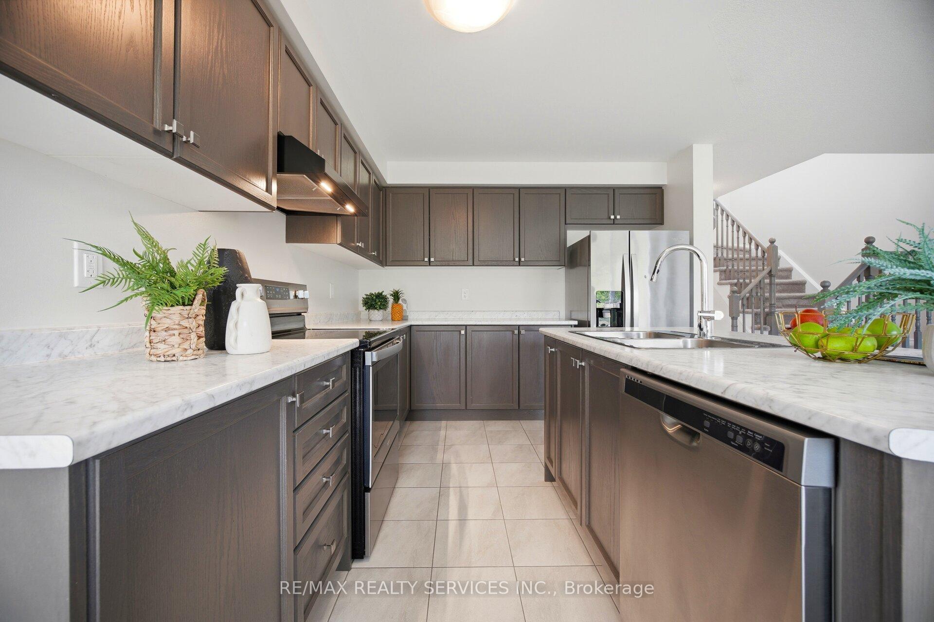 Photo 14 of 250 Esther Crescent, Thorold, Hurricane/Merrittville — HOMEH