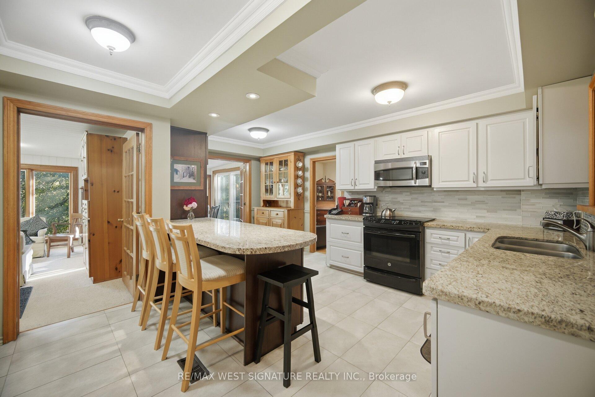 Photo 12 of 25 Main Street, Vaughan, Kleinburg — HOMEH