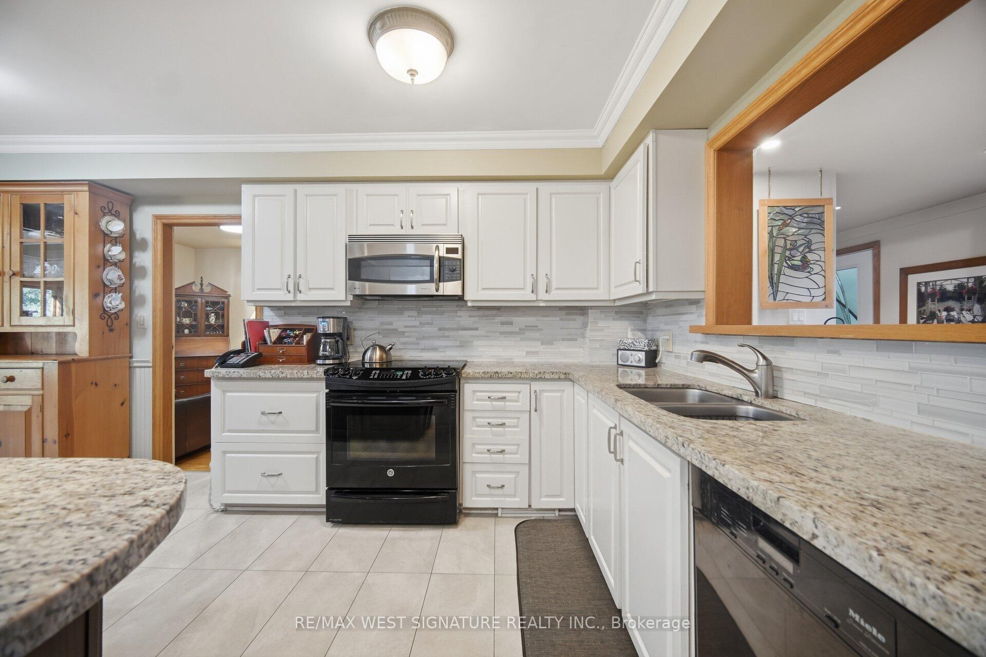 Photo 15 of 25 Main Street, Vaughan, Kleinburg — HOMEH