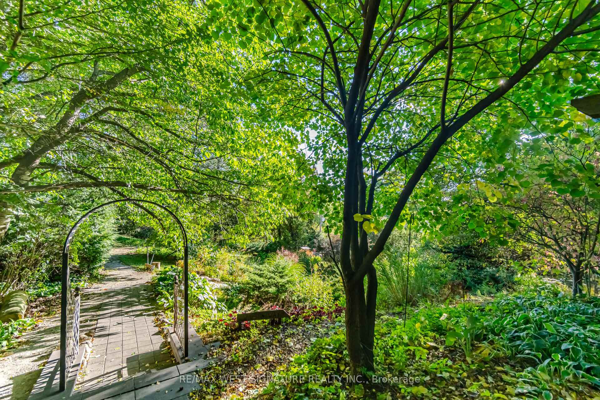 Photo 39 of 25 Main Street, Vaughan, Kleinburg — HOMEH