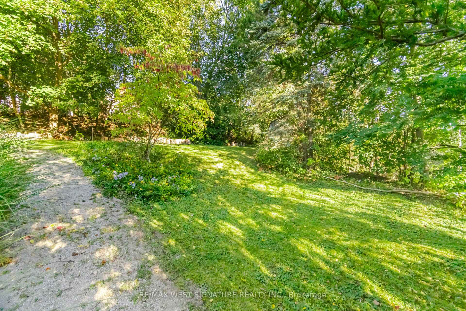 Photo 43 of 25 Main Street, Vaughan, Kleinburg — HOMEH