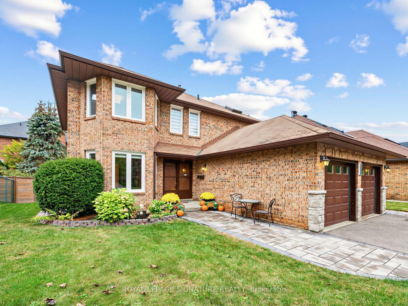 Photo 2 of 30 Invermarge Drive, Scarborough, Centennial Scarborough — HOMEH