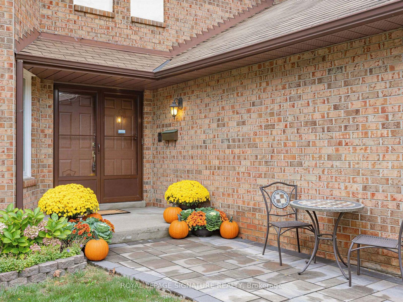 Photo 3 of 30 Invermarge Drive, Scarborough, Centennial Scarborough — HOMEH
