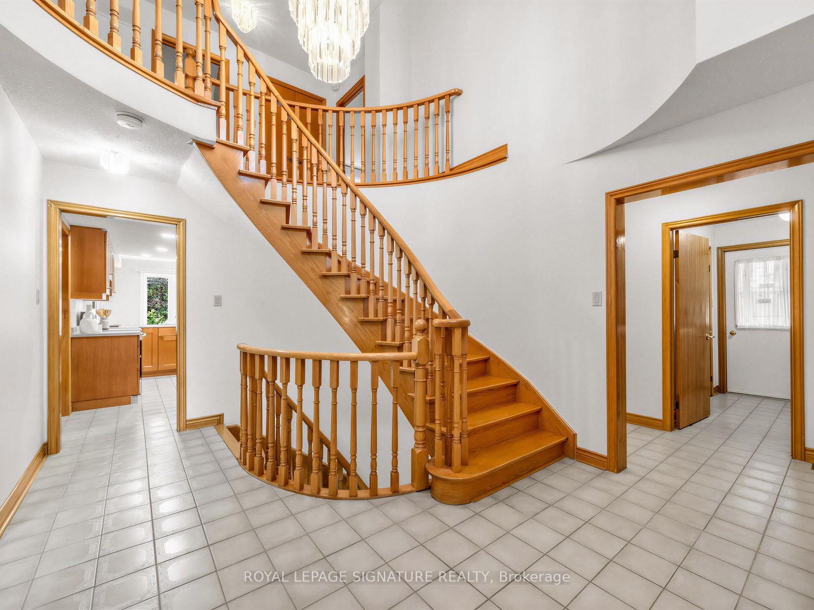Photo 4 of 30 Invermarge Drive, Scarborough, Centennial Scarborough — HOMEH