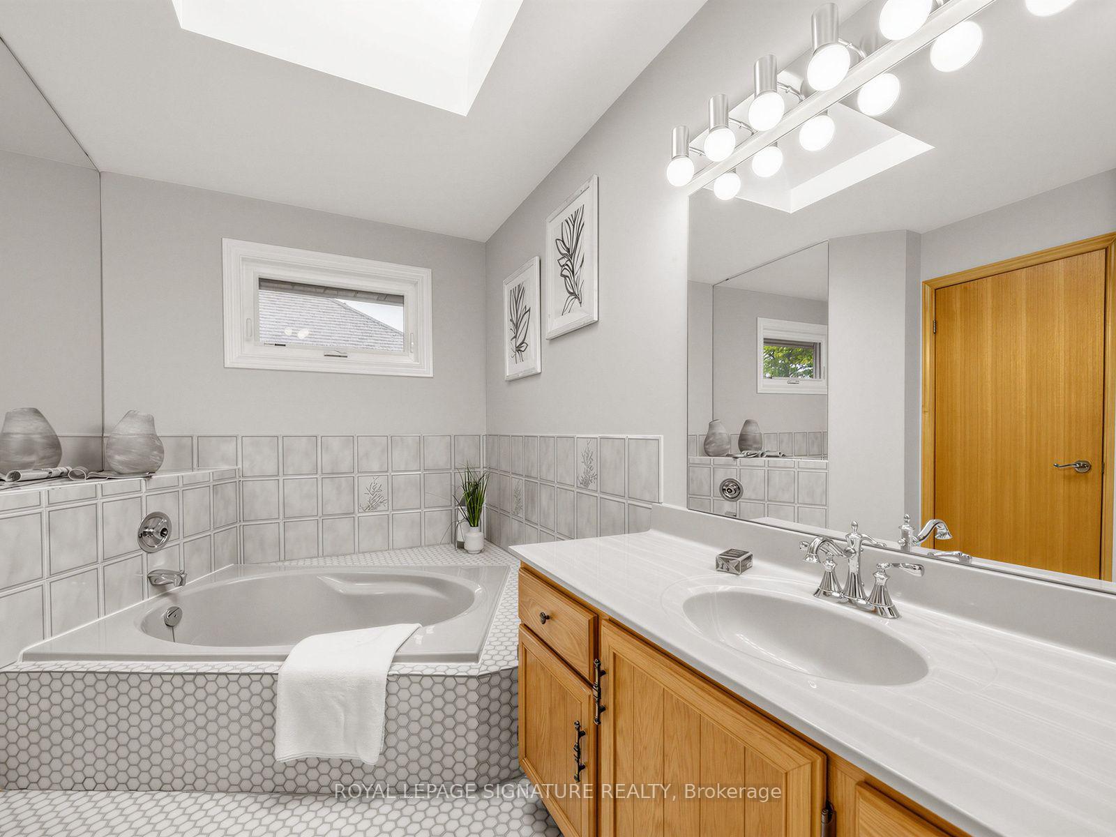 Photo 34 of 30 Invermarge Drive, Scarborough, Centennial Scarborough — HOMEH