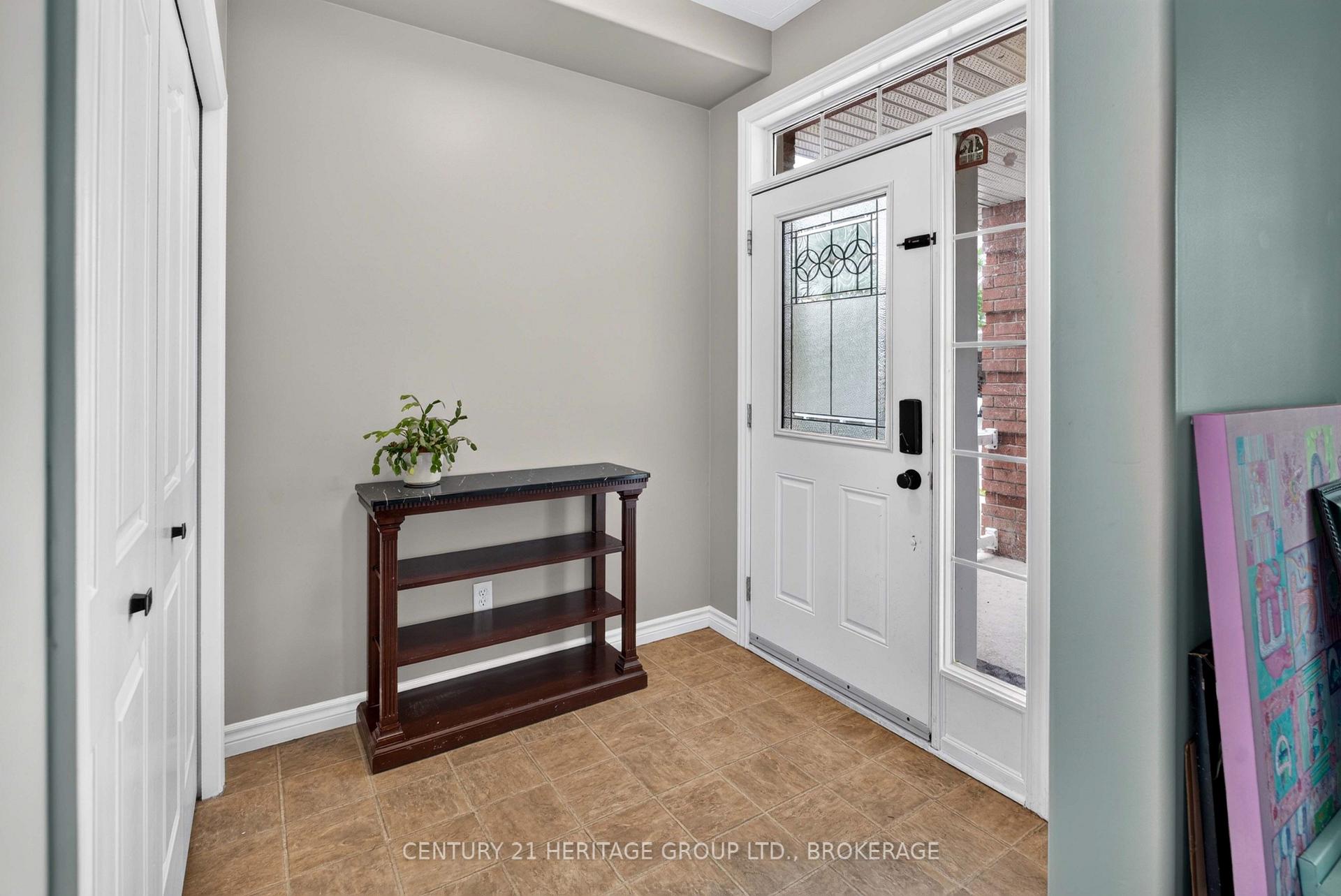 Photo 4 of 855 Lotus Avenue, Kingston, Kingston East (Incl Barret Crt) — HOMEH