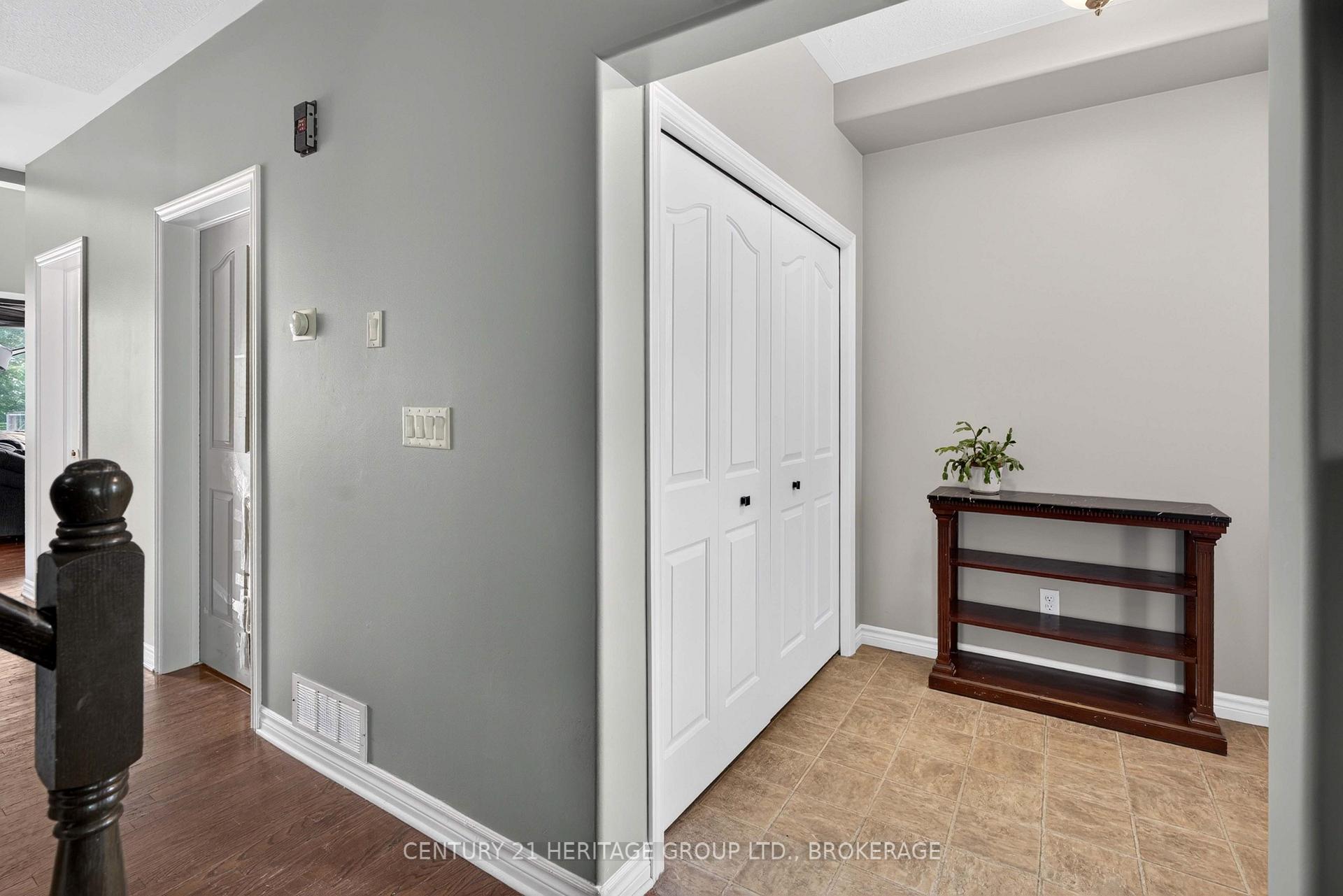 Photo 5 of 855 Lotus Avenue, Kingston, Kingston East (Incl Barret Crt) — HOMEH