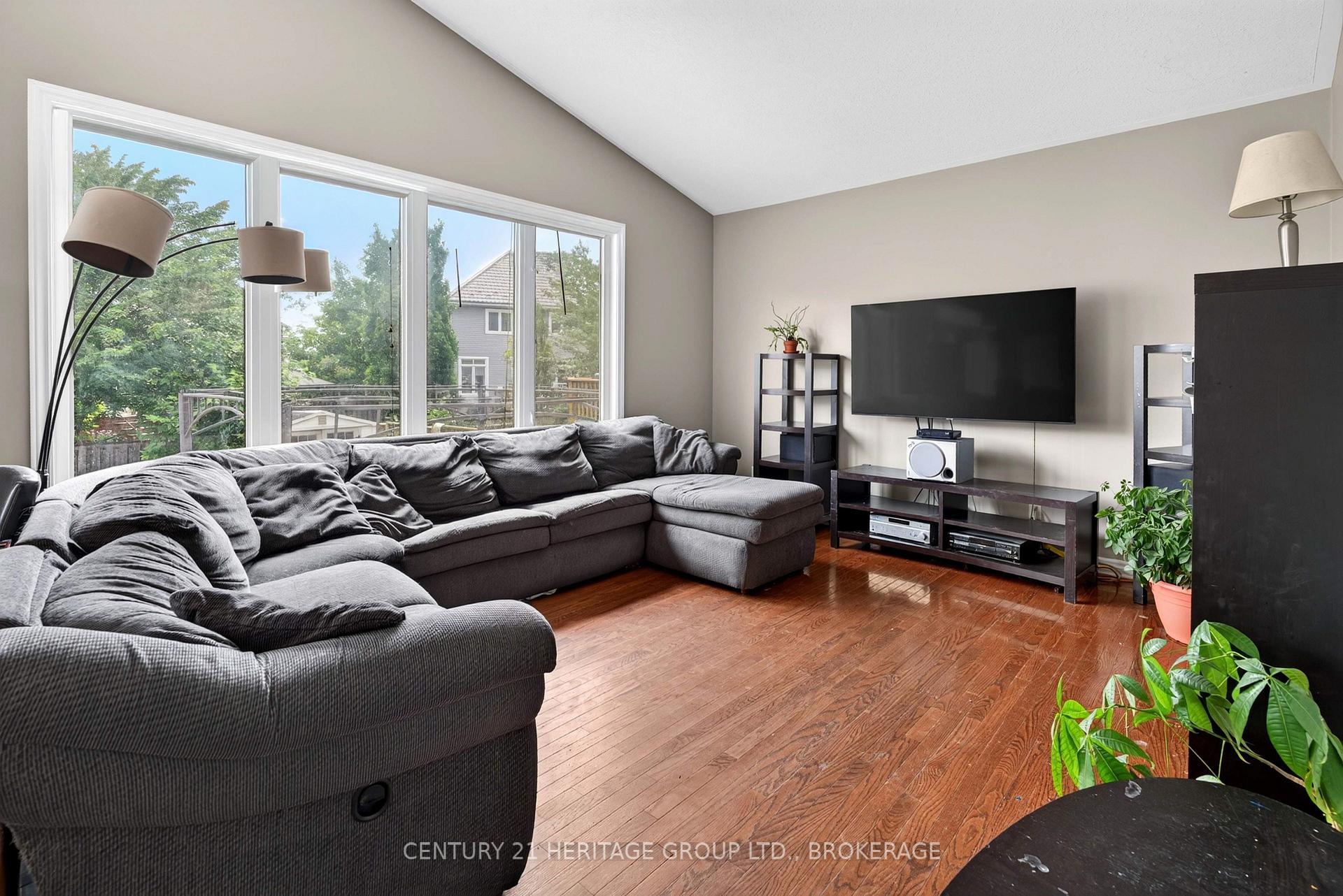 Photo 6 of 855 Lotus Avenue, Kingston, Kingston East (Incl Barret Crt) — HOMEH