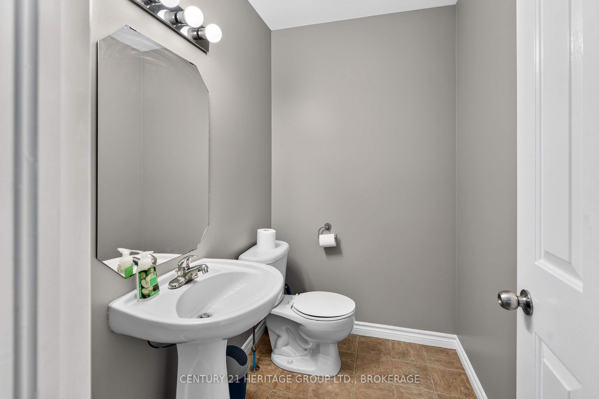 Photo 7 of 855 Lotus Avenue, Kingston, Kingston East (Incl Barret Crt) — HOMEH