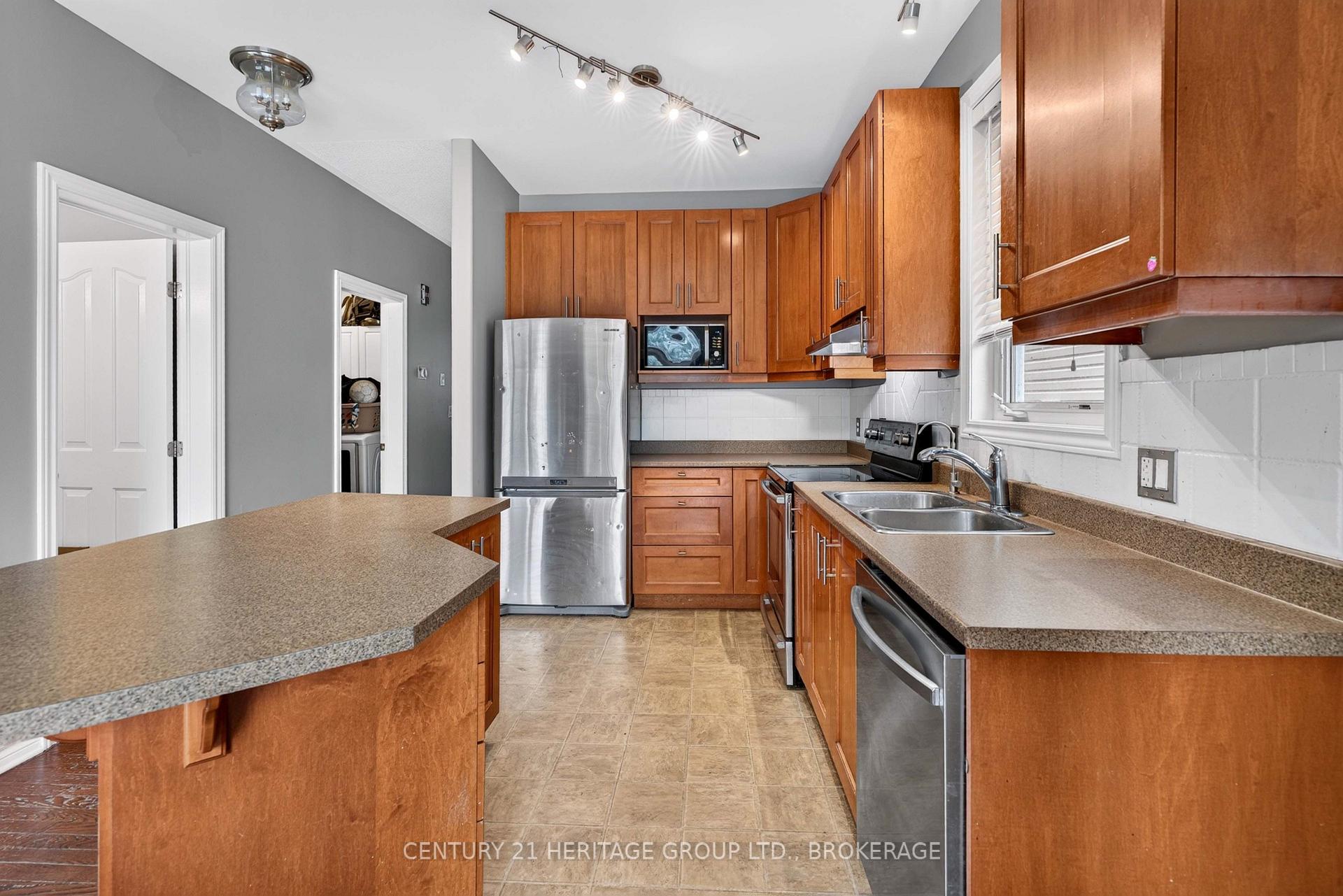Photo 9 of 855 Lotus Avenue, Kingston, Kingston East (Incl Barret Crt) — HOMEH