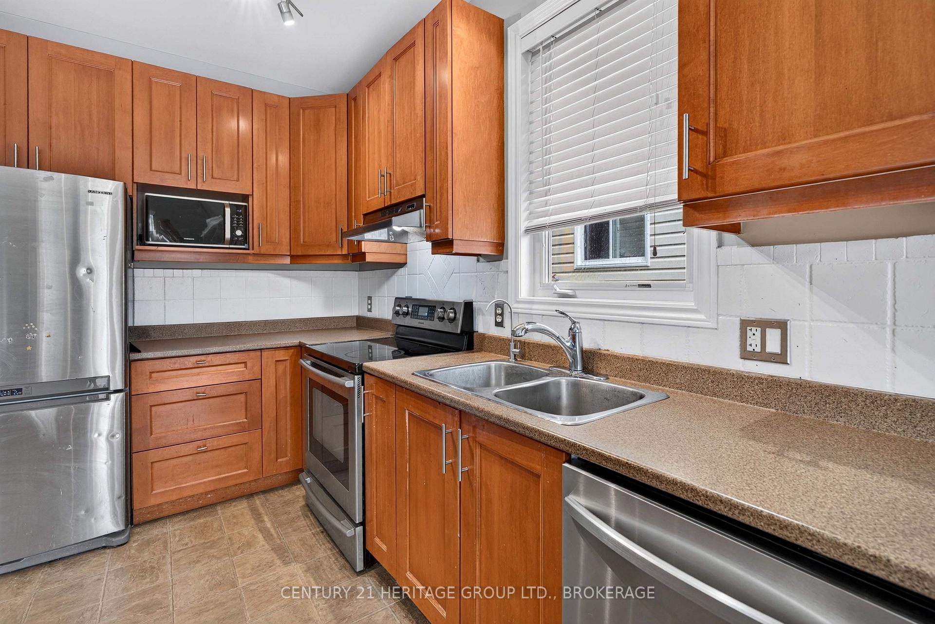Photo 10 of 855 Lotus Avenue, Kingston, Kingston East (Incl Barret Crt) — HOMEH