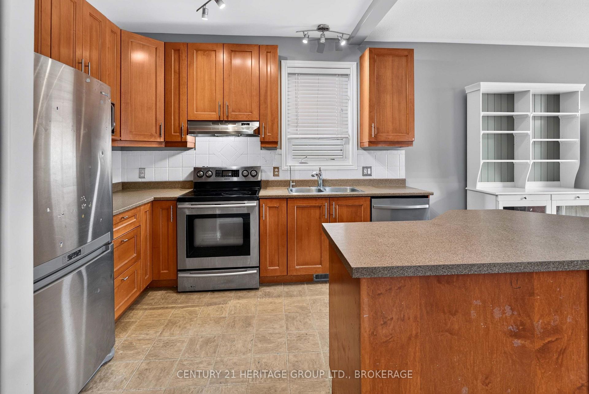 Photo 12 of 855 Lotus Avenue, Kingston, Kingston East (Incl Barret Crt) — HOMEH