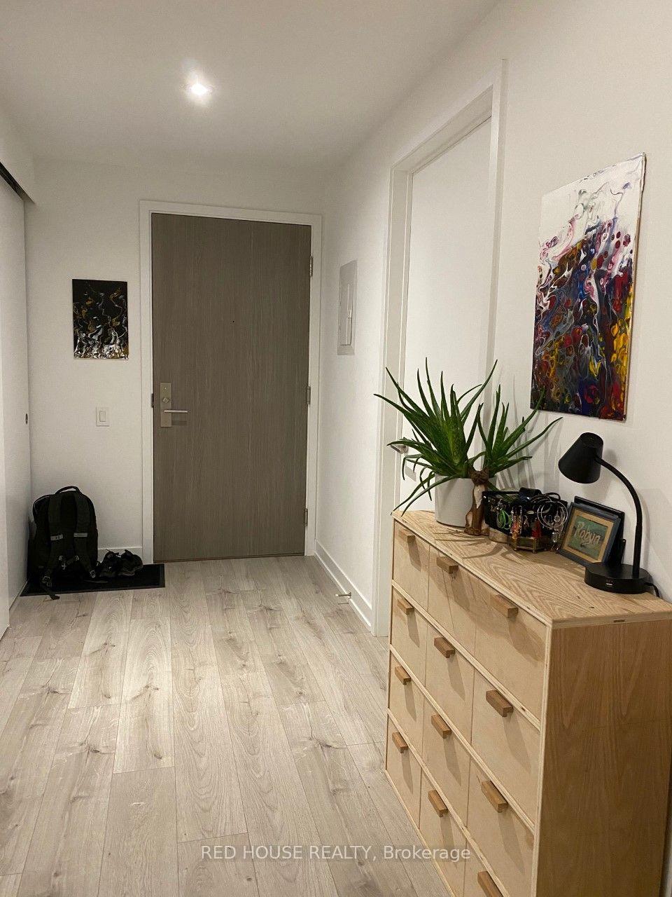 Photo 2 of Unit 1111, 161 Roehampton Avenue, Toronto, Mount Pleasant West — HOMEH