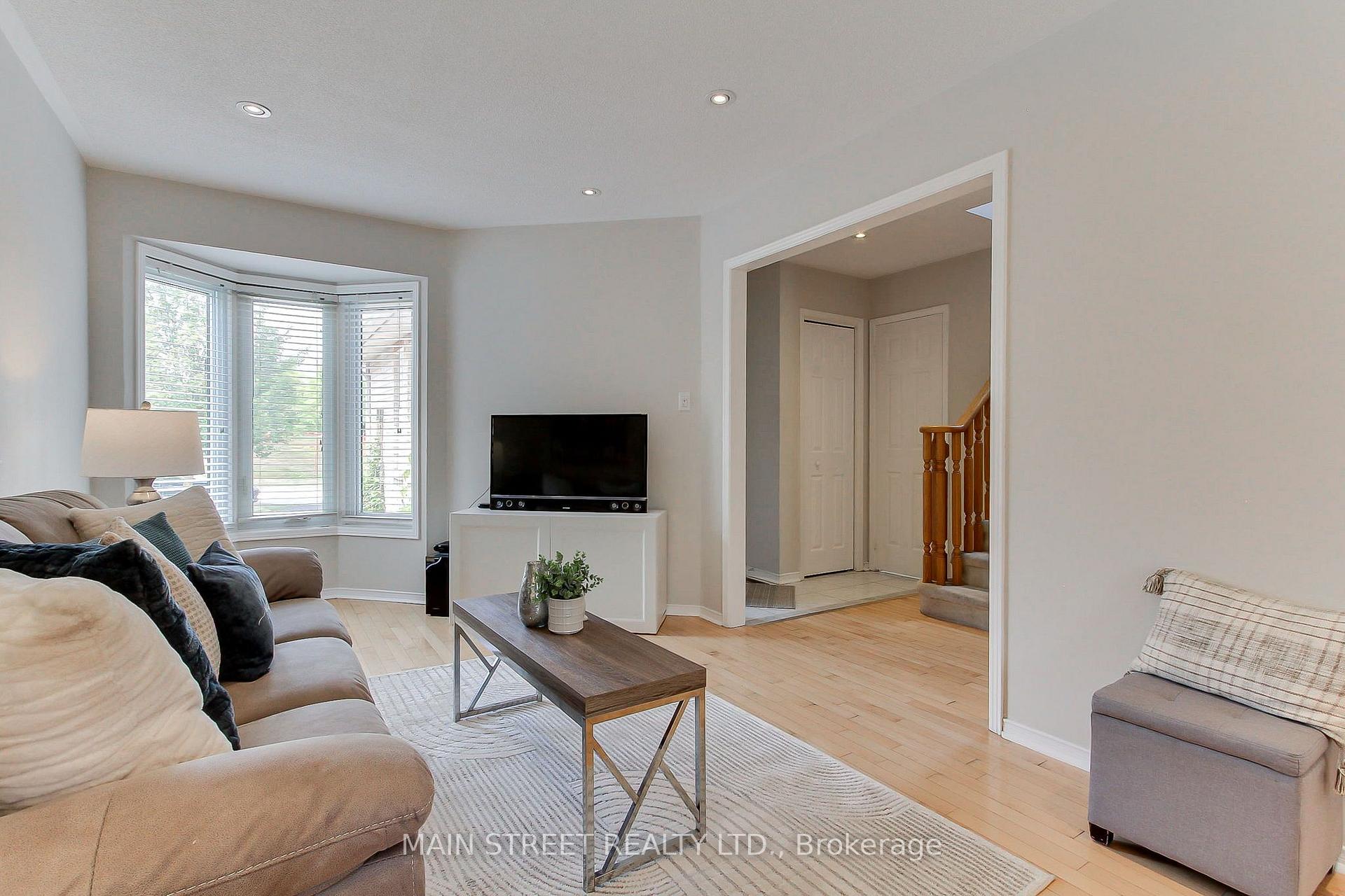 Photo 5 of 70 Dunsmore Crescent, Richmond Hill, Crosby — HOMEH