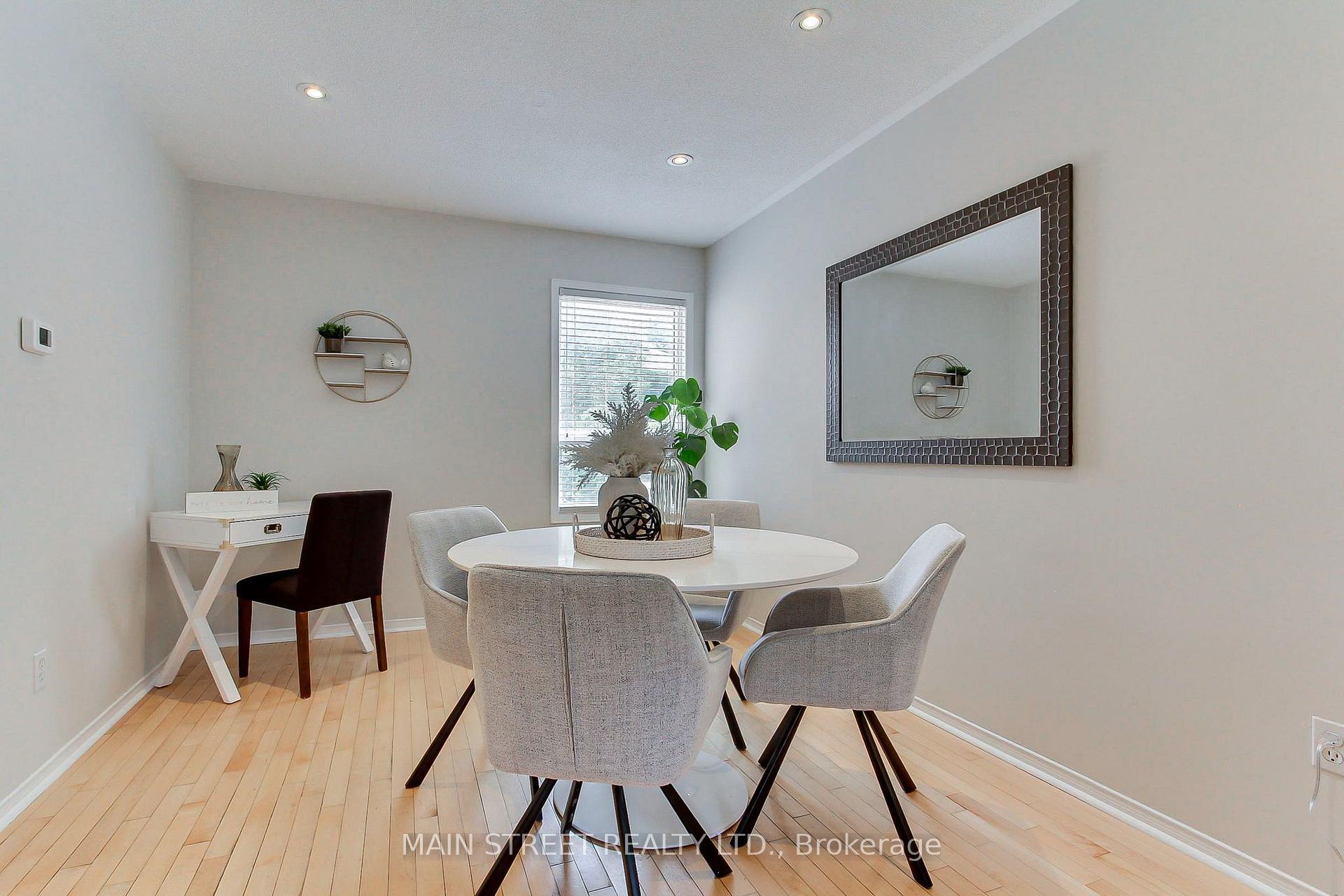 Photo 9 of 70 Dunsmore Crescent, Richmond Hill, Crosby — HOMEH