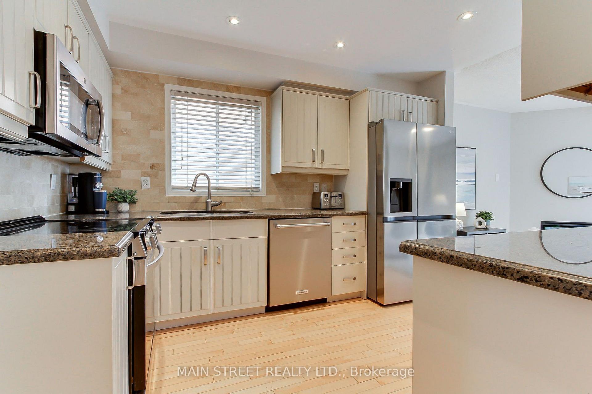 Photo 10 of 70 Dunsmore Crescent, Richmond Hill, Crosby — HOMEH