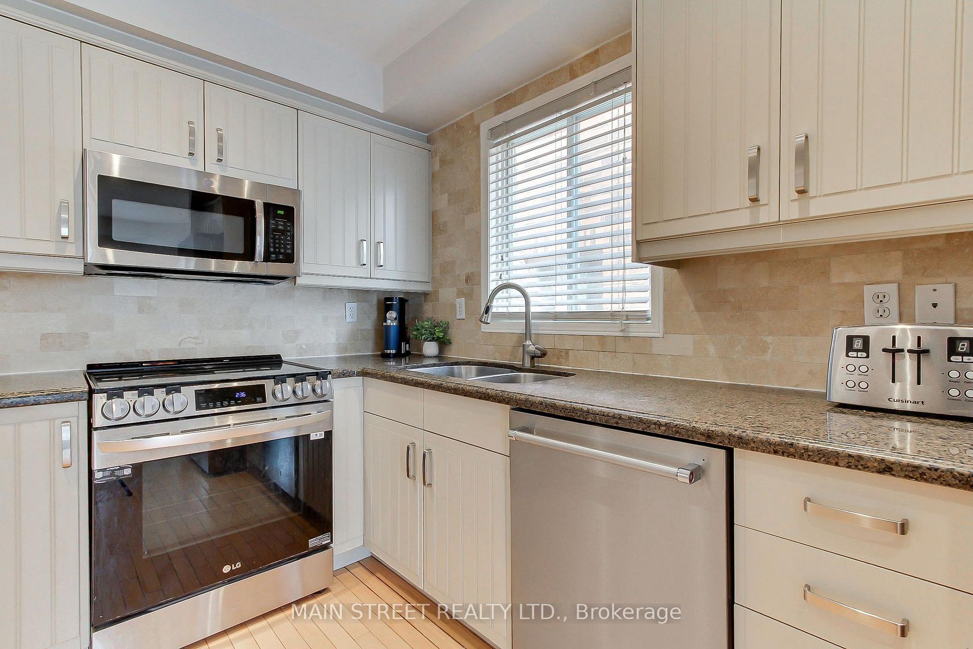 Photo 12 of 70 Dunsmore Crescent, Richmond Hill, Crosby — HOMEH