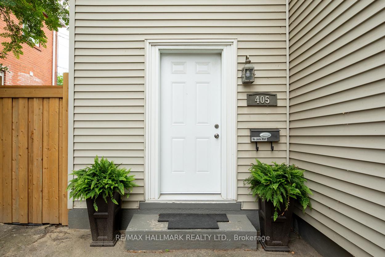 Photo 2 of Unit Main Floor, 405 Kingston Road, Toronto, The Beaches — HOMEH