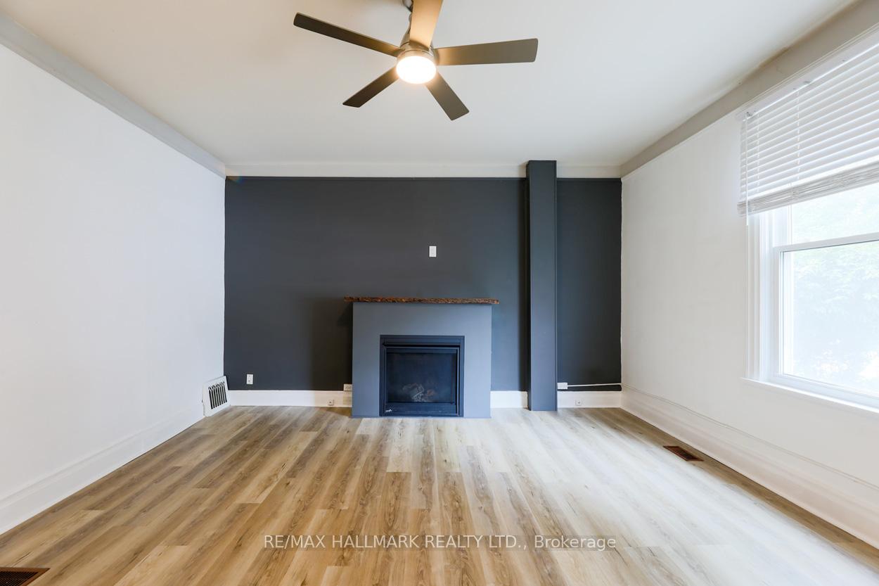 Photo 3 of Unit Main Floor, 405 Kingston Road, Toronto, The Beaches — HOMEH