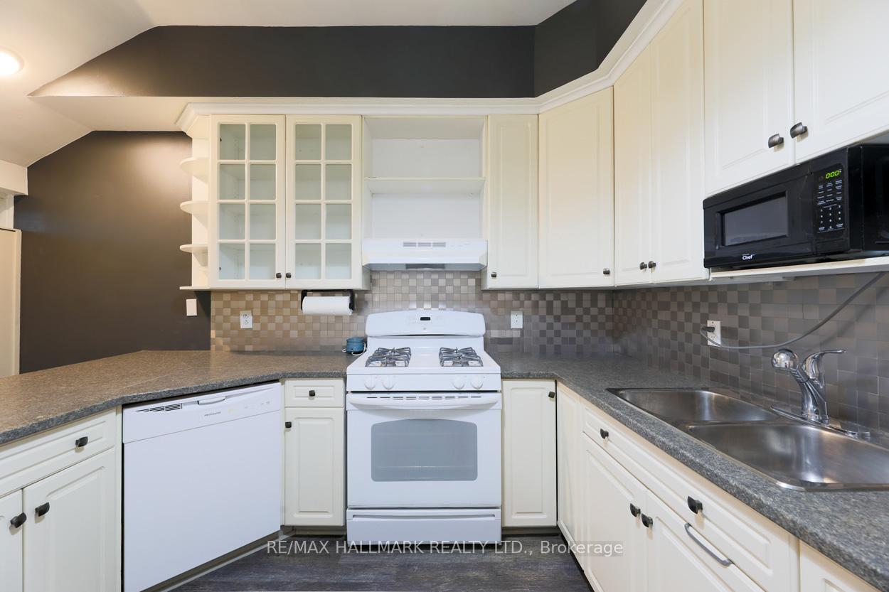 Photo 5 of Unit Main Floor, 405 Kingston Road, Toronto, The Beaches — HOMEH