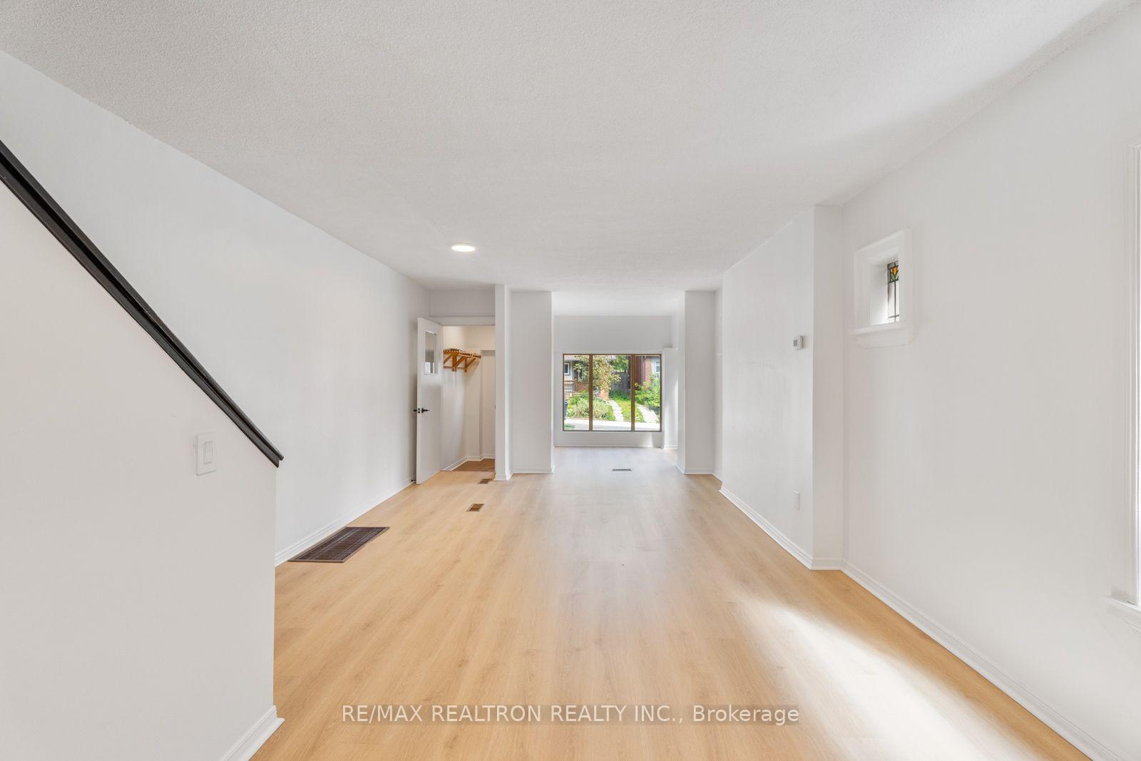 Photo 8 of 38 Henning Avenue, Toronto, Yonge-Eglinton — HOMEH