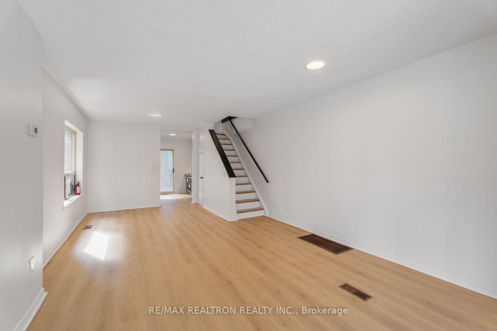Photo 11 of 38 Henning Avenue, Toronto, Yonge-Eglinton — HOMEH